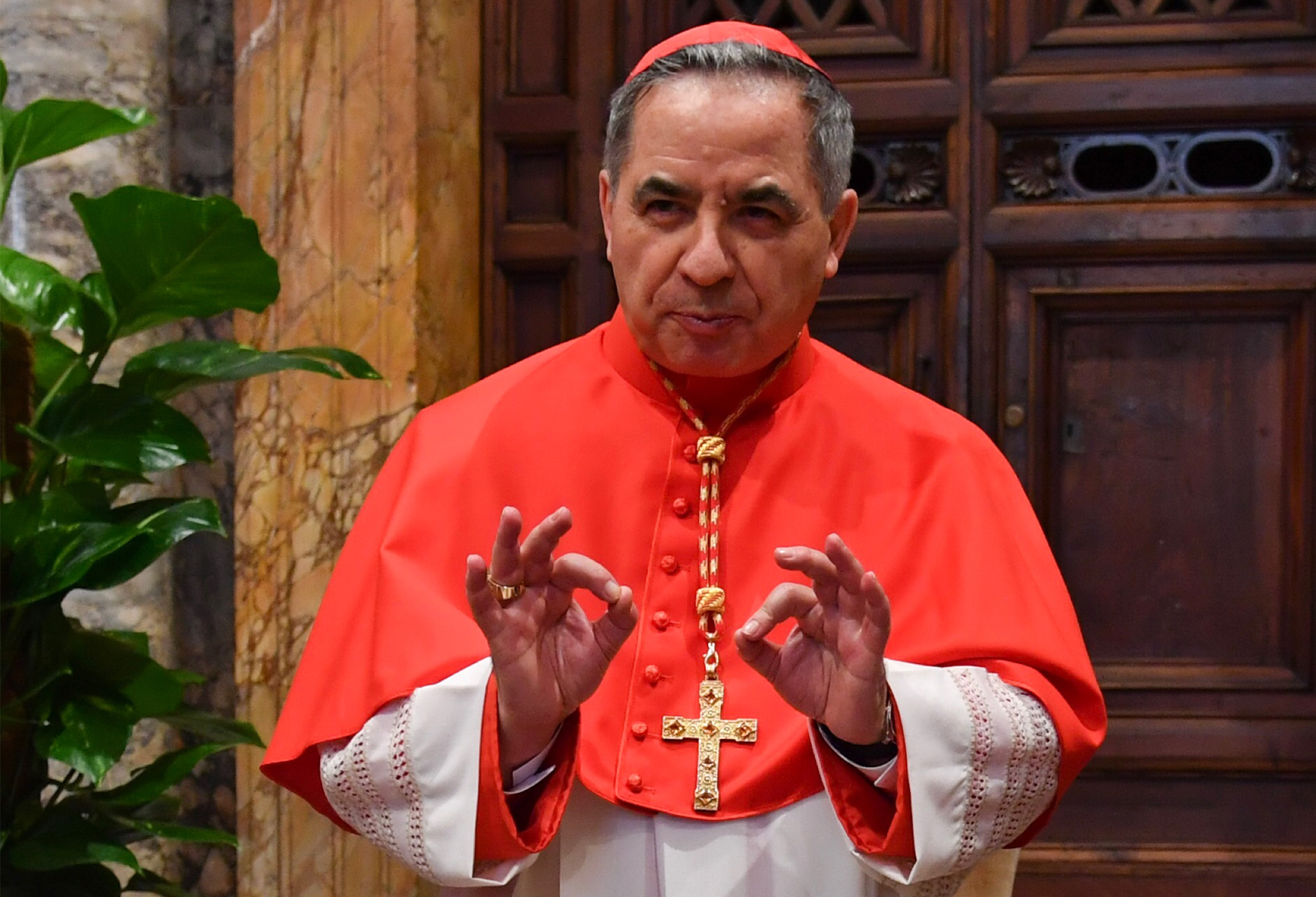 Lemondott egy befolyásos vatikáni bíboros, valószínűleg korrupció miatt