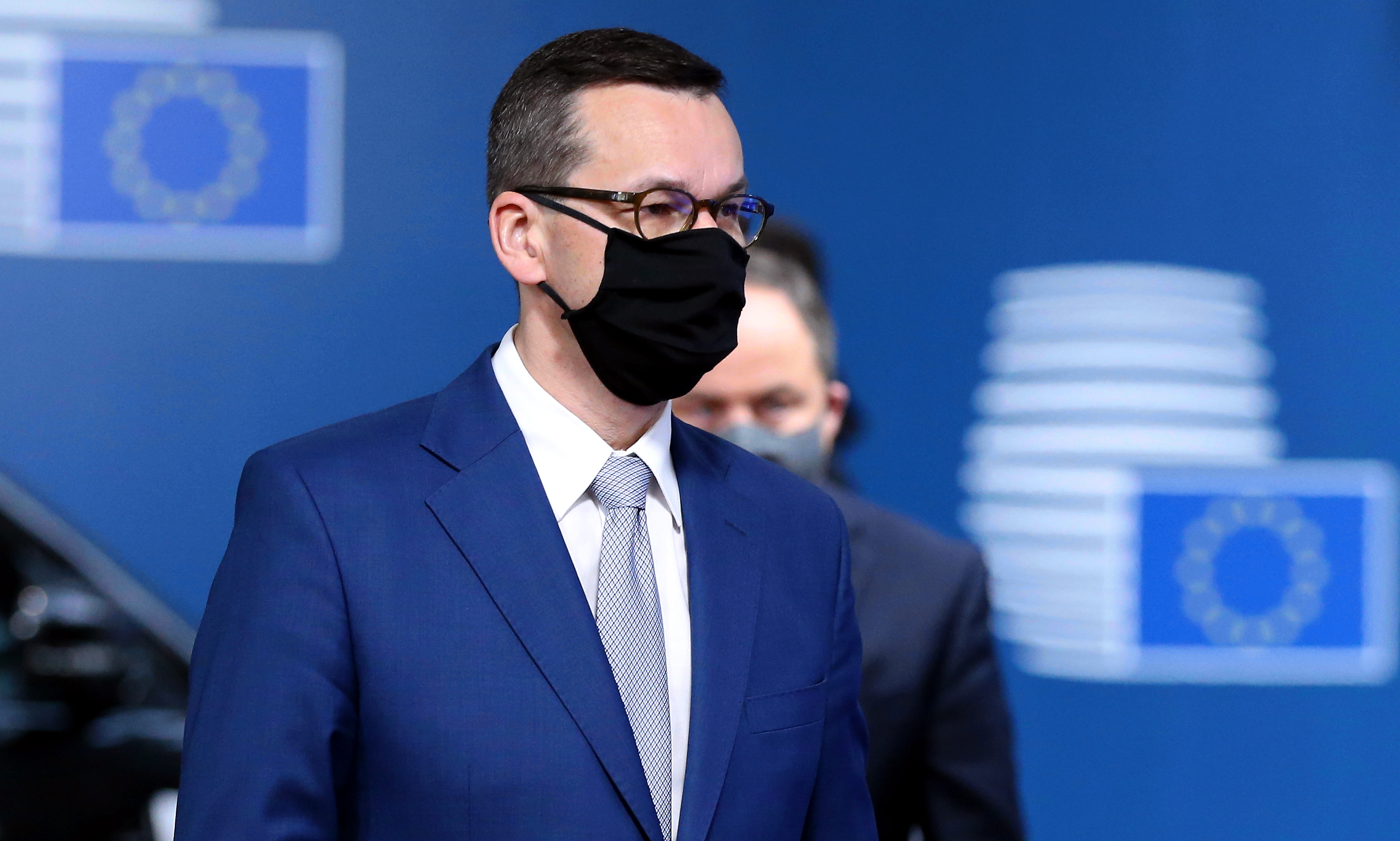 A lengyel szenátus az uniós költségvetés vétójának visszavonására szólította fel a kormányt