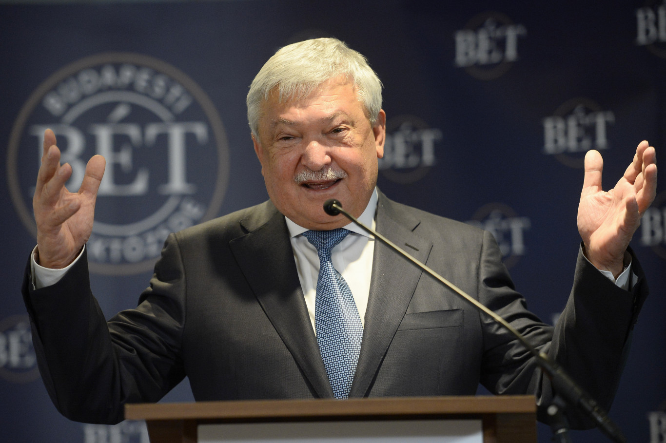 Hatalmas zuhanással kezdték a tőzsdei NER-cégek a napot, történelmi csúcson az OTP és a Mol árfolyama