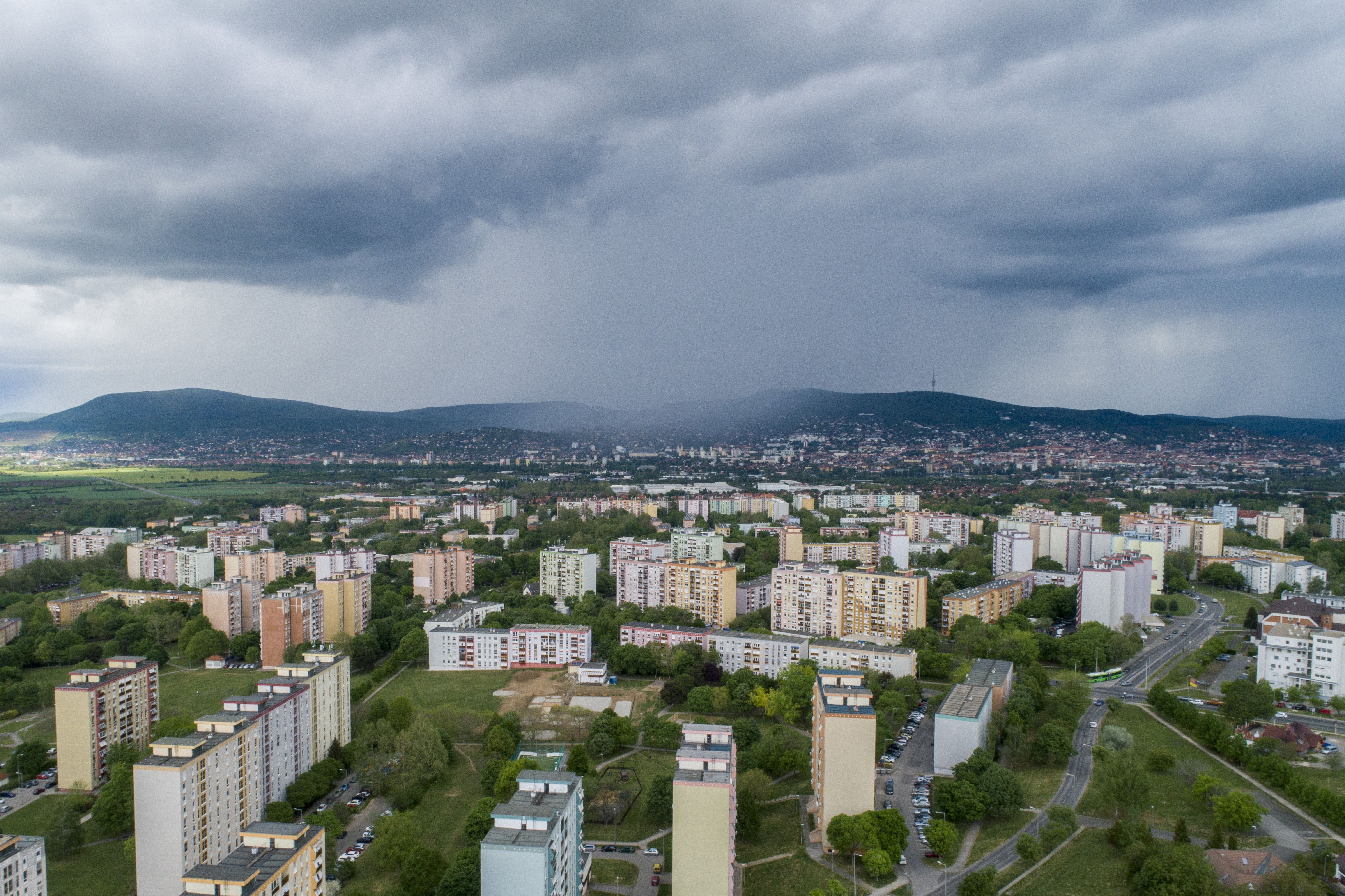 Hiába jött új városvezetés, Pécsen most is féltik a szegényeket az önkormányzattól