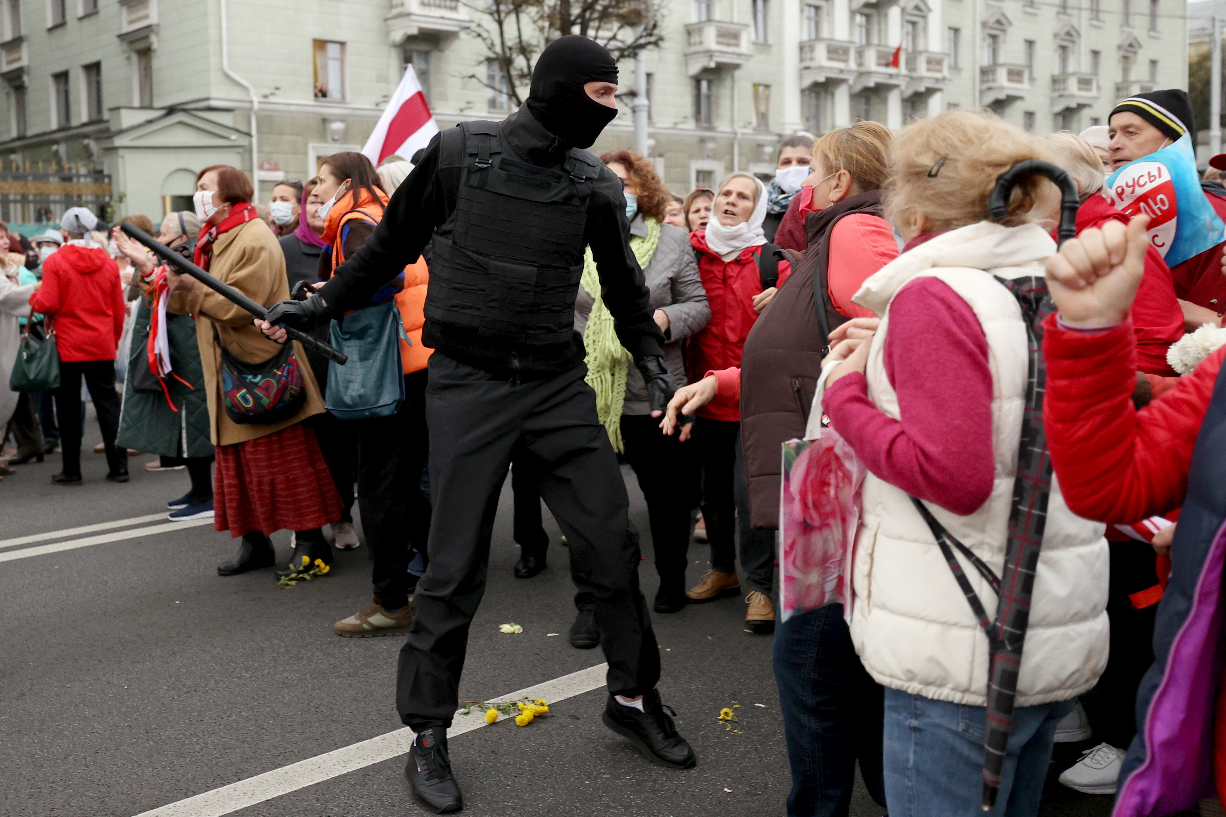 A belarusz belügyminisztérium kész éles lőszert bevetni a tüntetők ellen