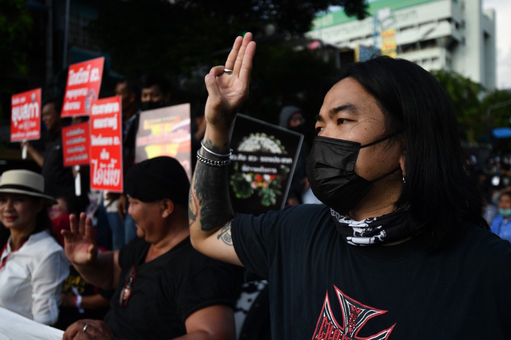 Rendkívüli állapotot vezettek be Thaiföldön: tüntetni tilos, a sajtónak hallgatnia kell