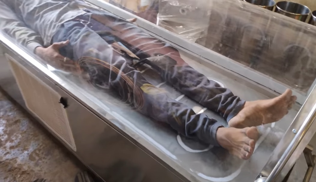 Meghalt az indiai férfi, akit véletlenül raktak a hullaház hűtőjébe