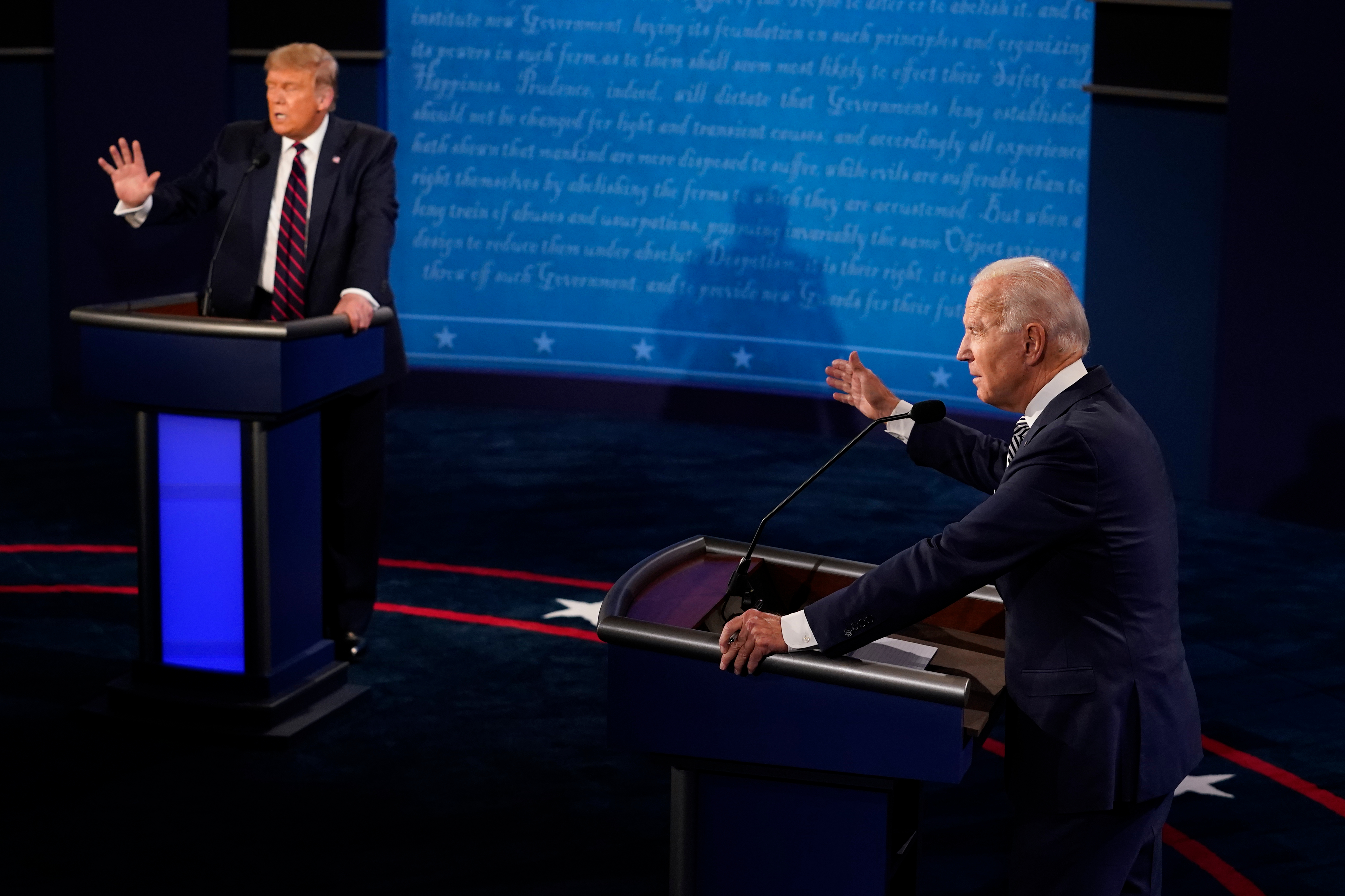 Trump és Biden utolsó vitáján ki fogják kapcsolni annak a mikrofonját, aki épp nem beszél