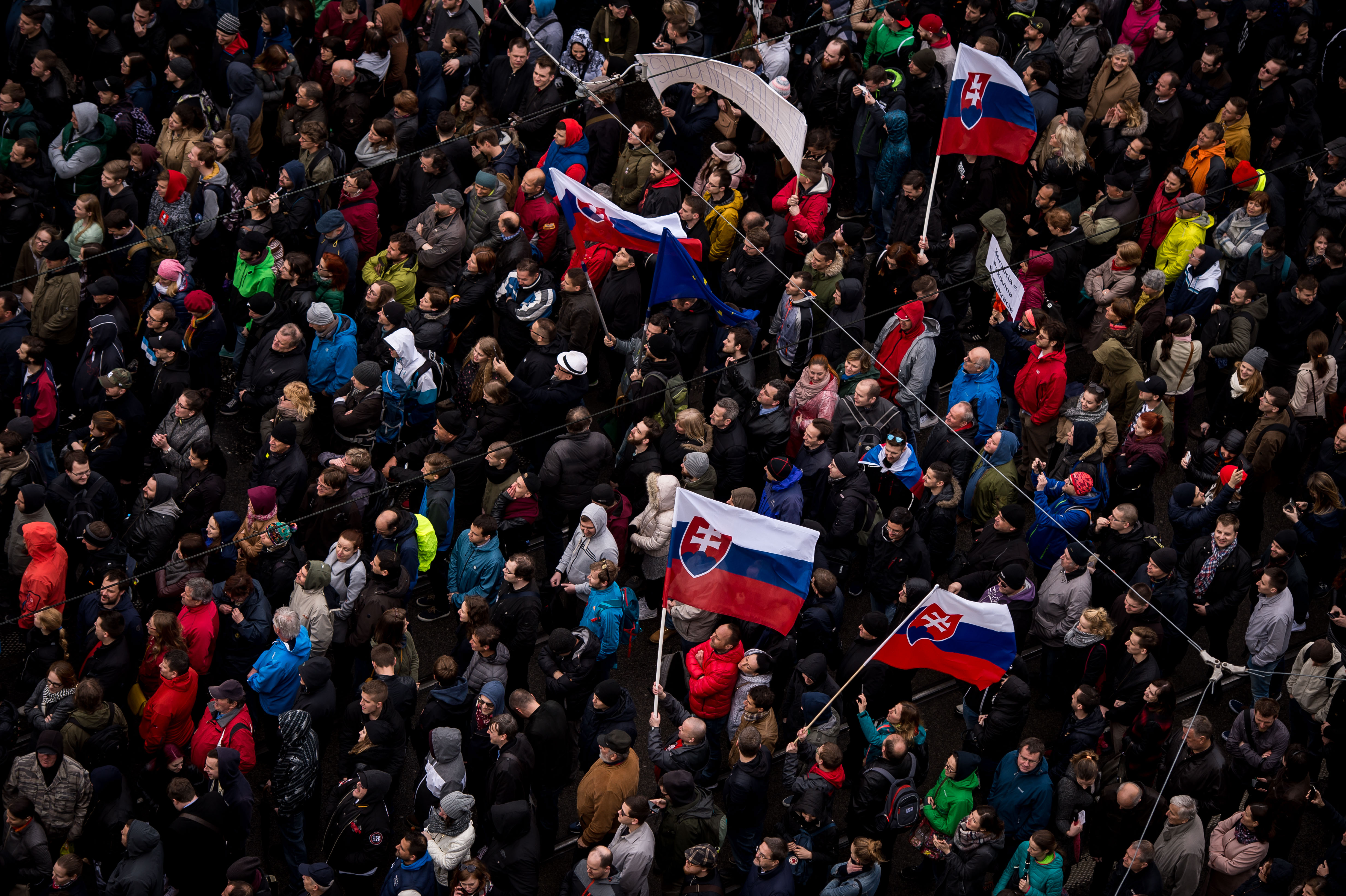 Vezető ügyészt és főrendőrt vettek őrizetbe Szlovákiában