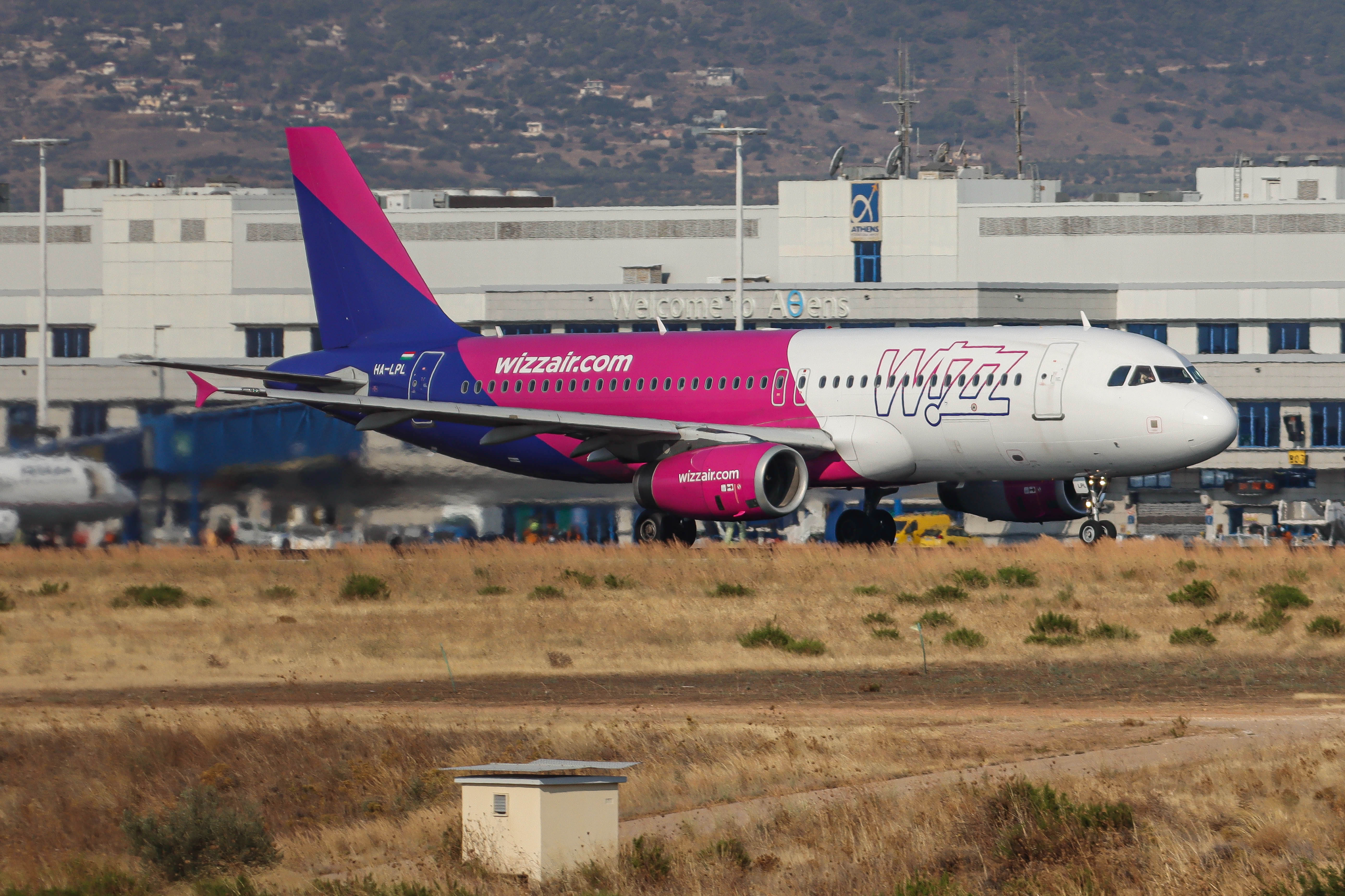 Bombafenyegetés miatt Ferihegyen kellett leszállnia a Wizz Air egy járatának