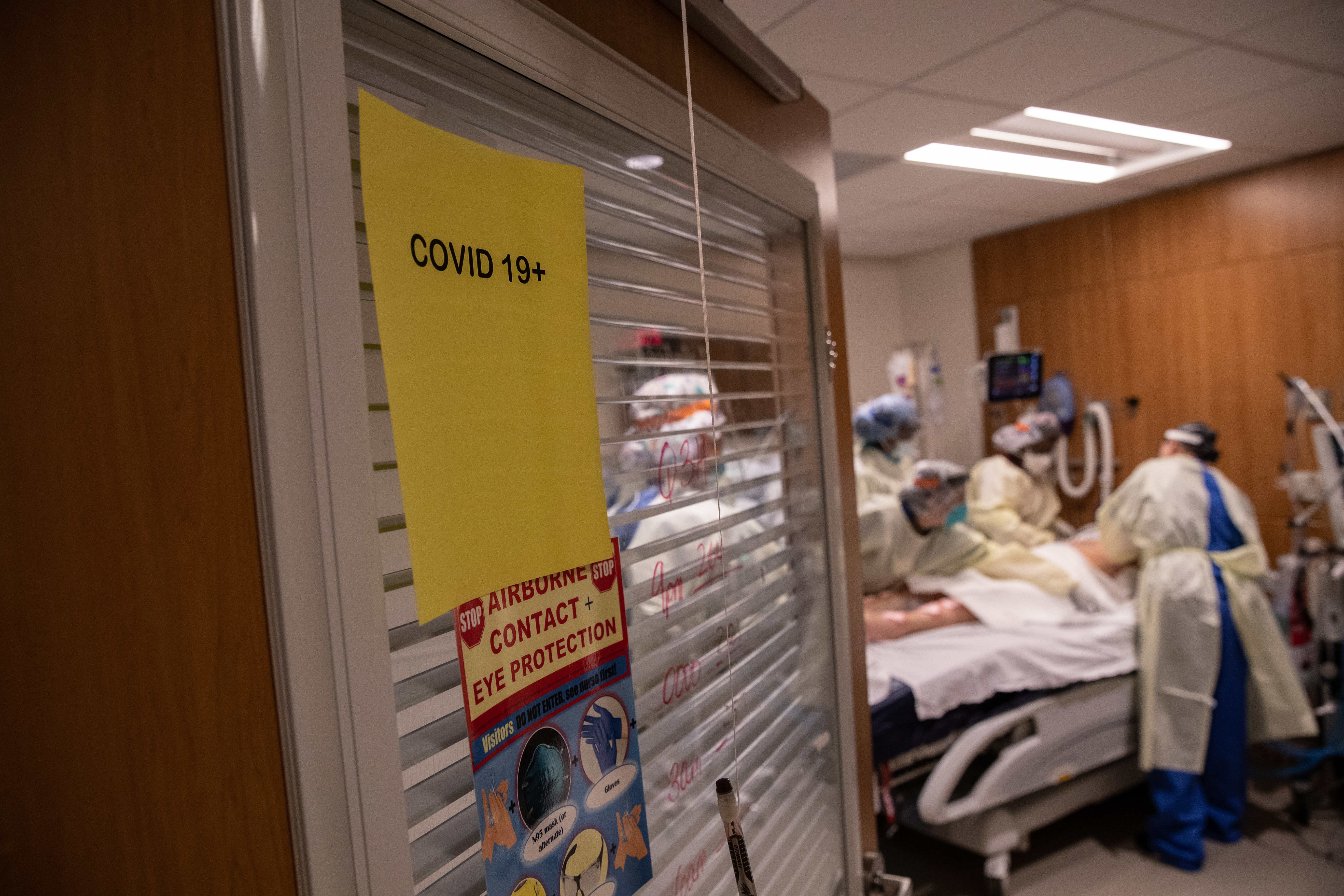 18–22 százalékponttal kevesebb kórházi COVID-eset végződik halállal tavaszhoz képest, az egyre jobb gyógymódok miatt