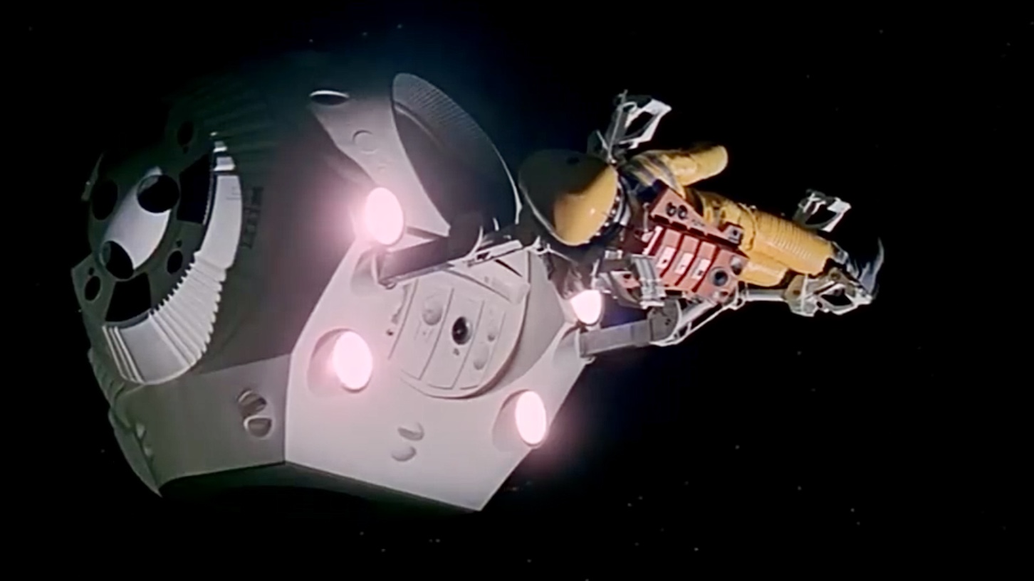 Mi a teendő, ha gyilkosság történik az űrben? Jelenet a 2001: Űrodüsszeia c. filmből (Stanley Kubrick, 1969).