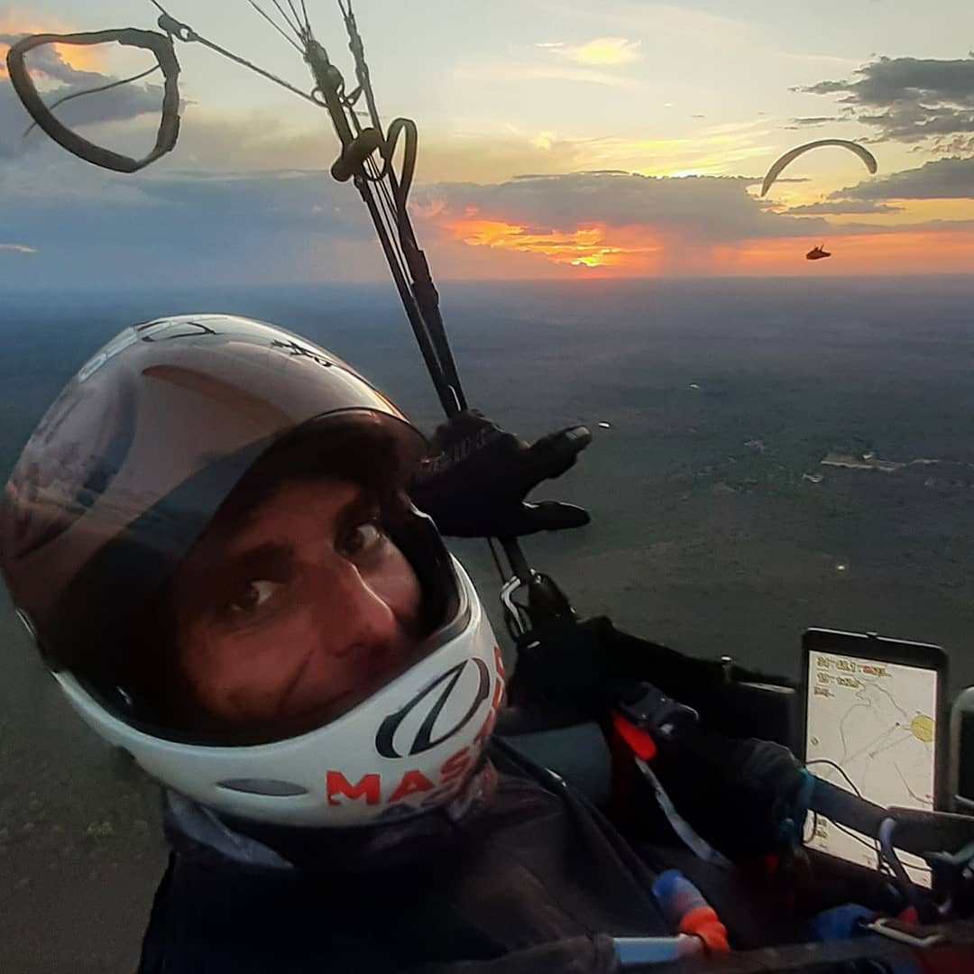 528 kilométert repült egy magyar siklóernyős