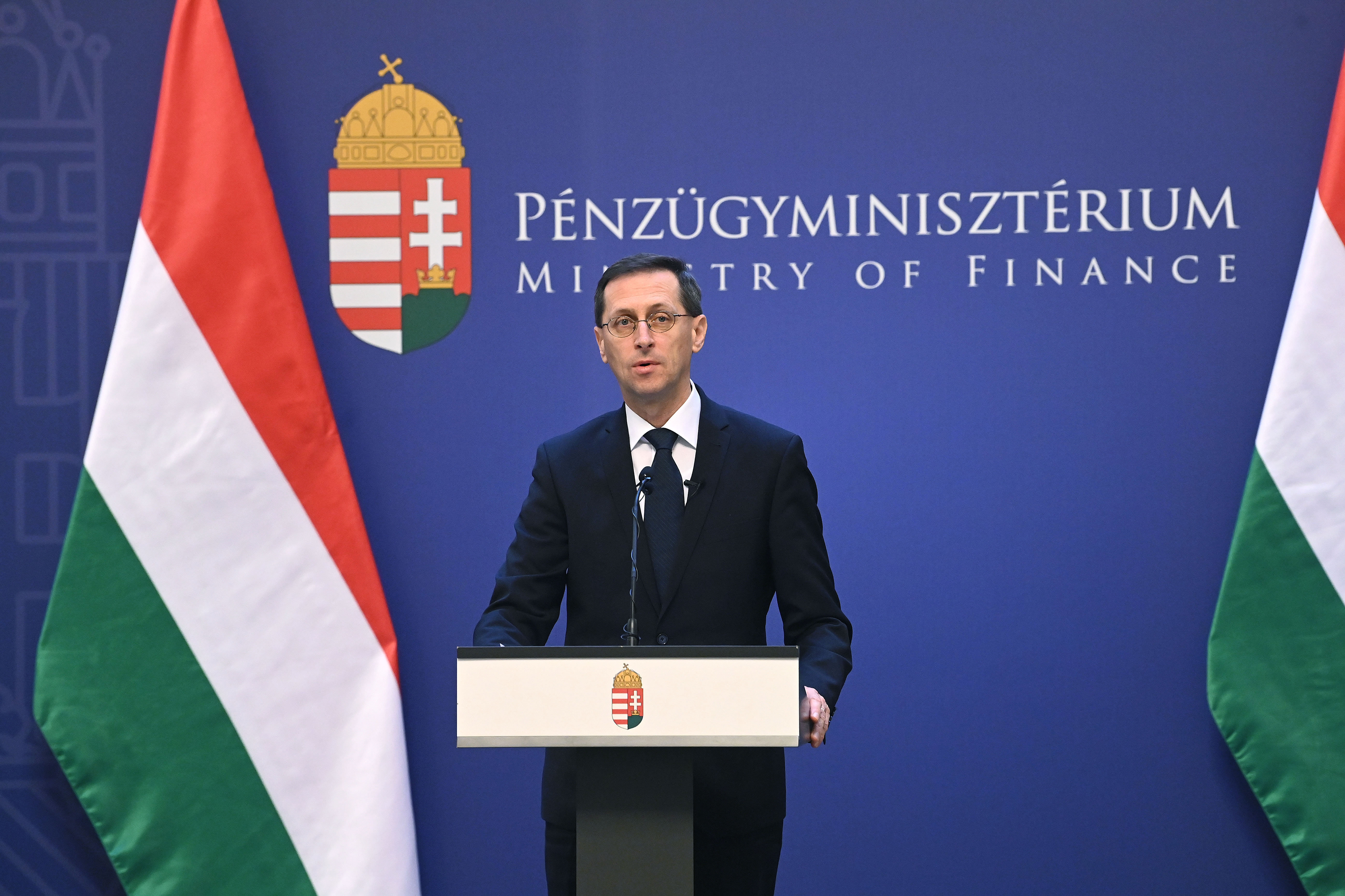 Varga Mihály: A magyar forint a brüsszeli szankciók áldozata
