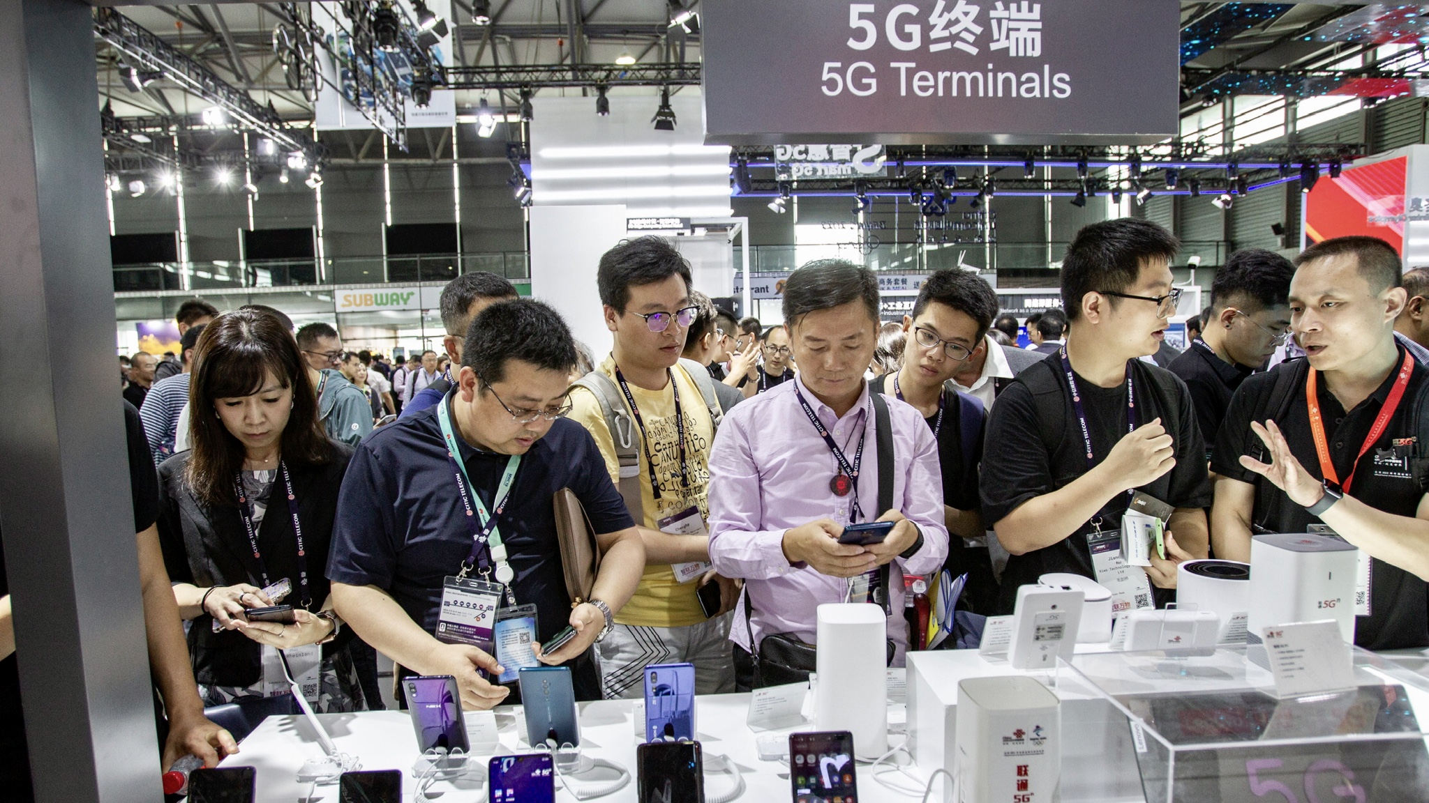 Huawei telefonok egy sanghaji 5G konferencián.
