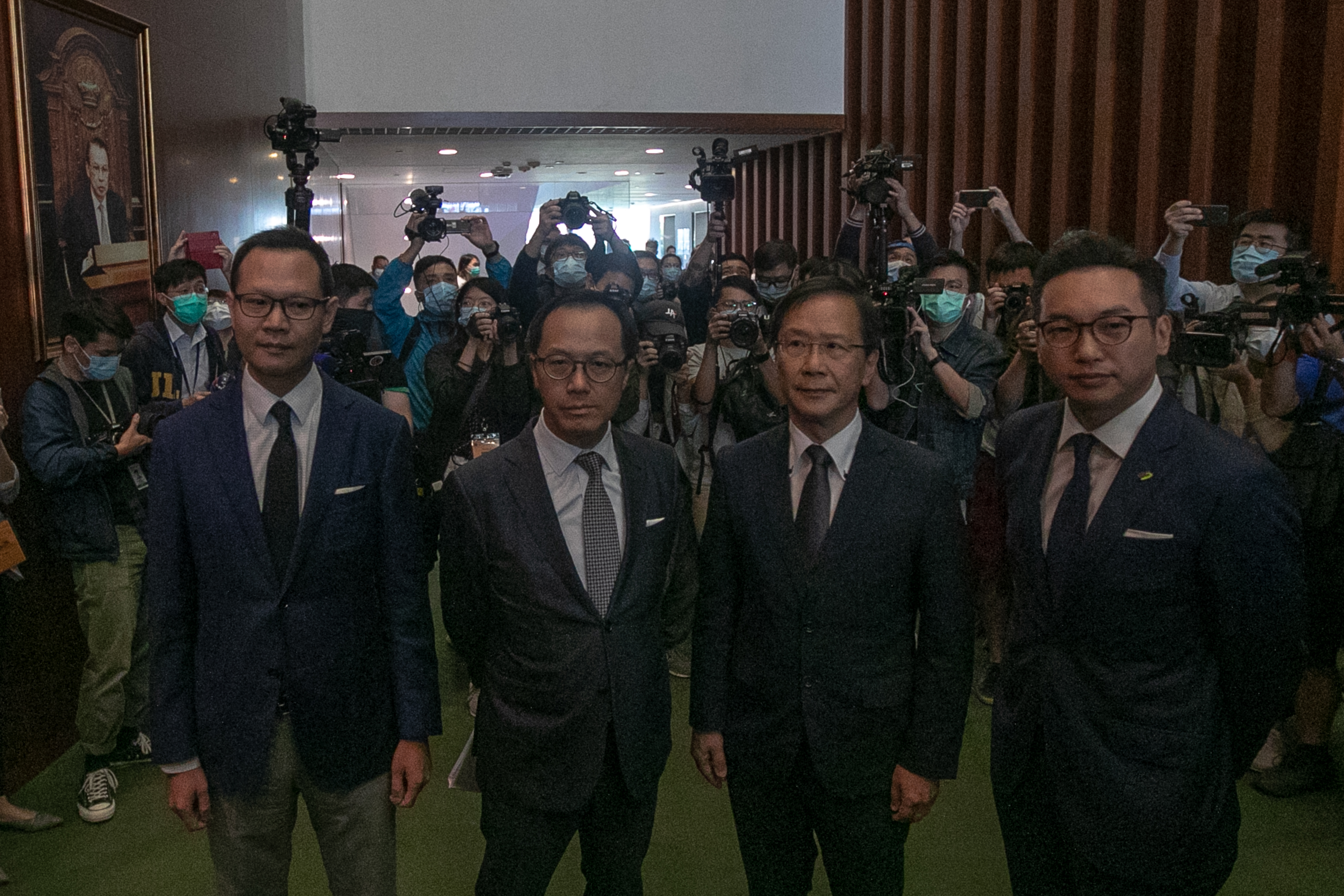 Négy ellenzéki politikust zártak ki Hongkongban a törvényhozásból