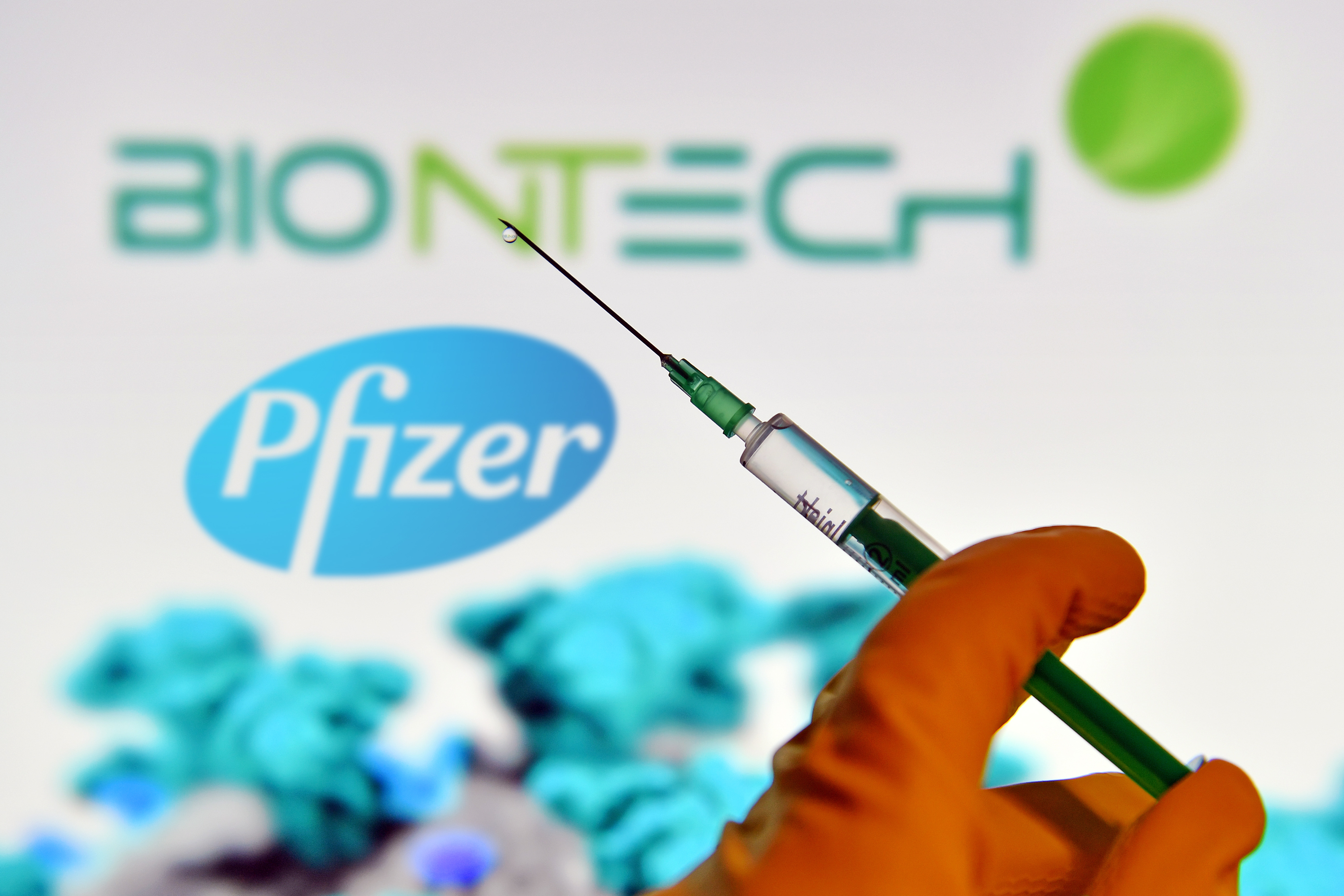 Engedélyezi a Pfizer koronavírus-vakcinájának beszerzését az Európai Bizottság