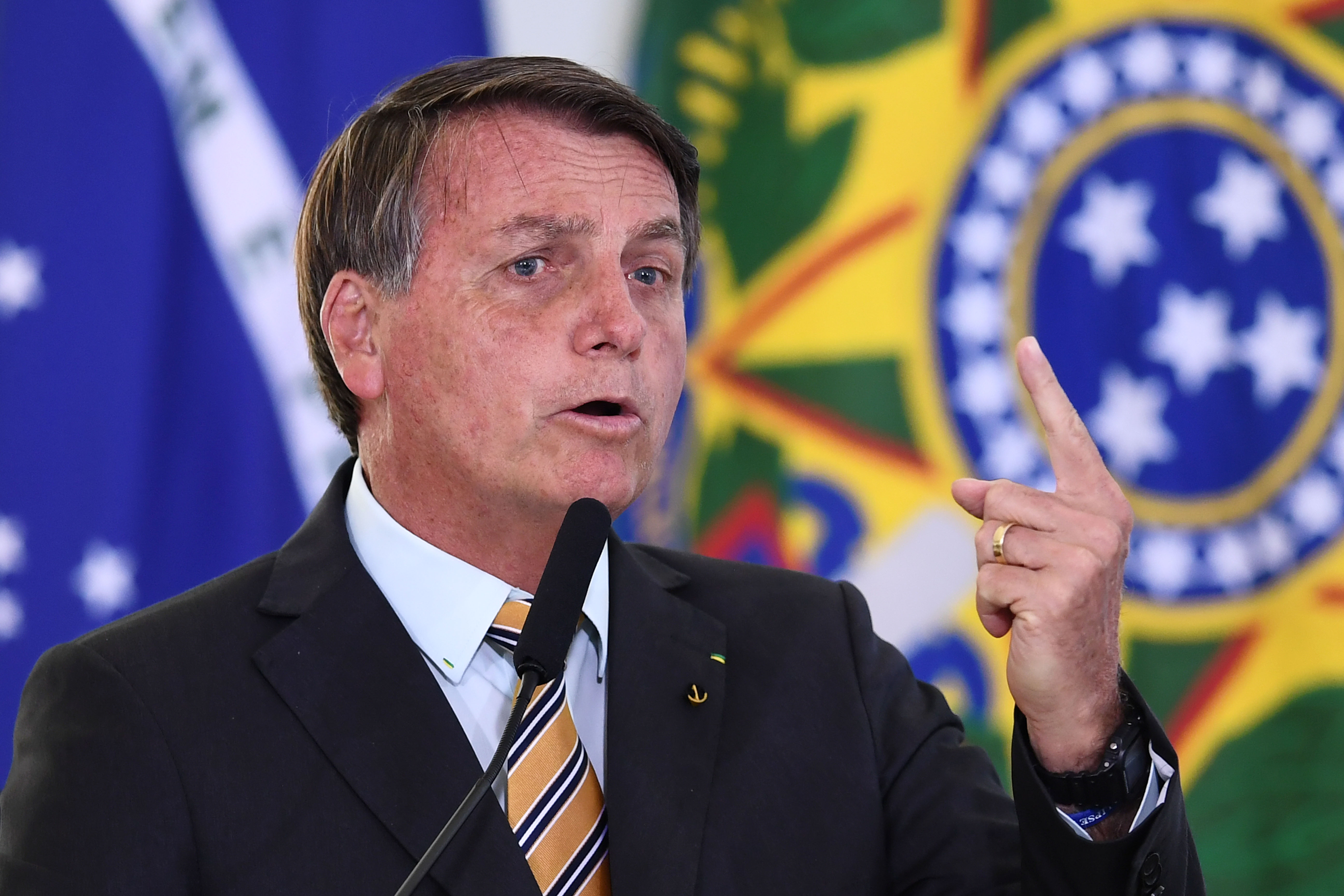 Bolsonaro: Egyszer mind meghalunk, ne legyünk már a buzik országa