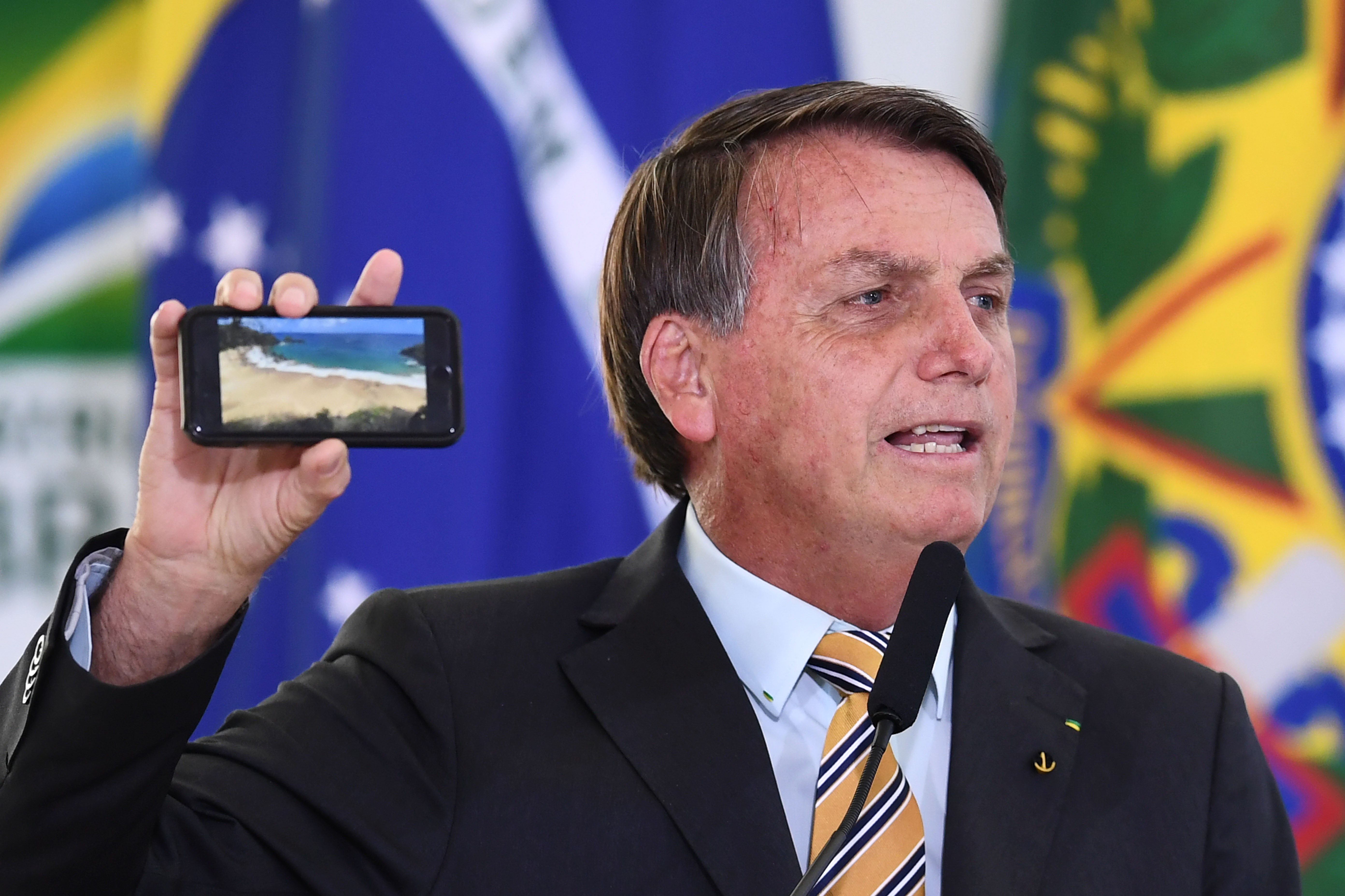 Bolsonaro 90 százalékkal (!) vágta meg a tudományra szánt állami forrásokat