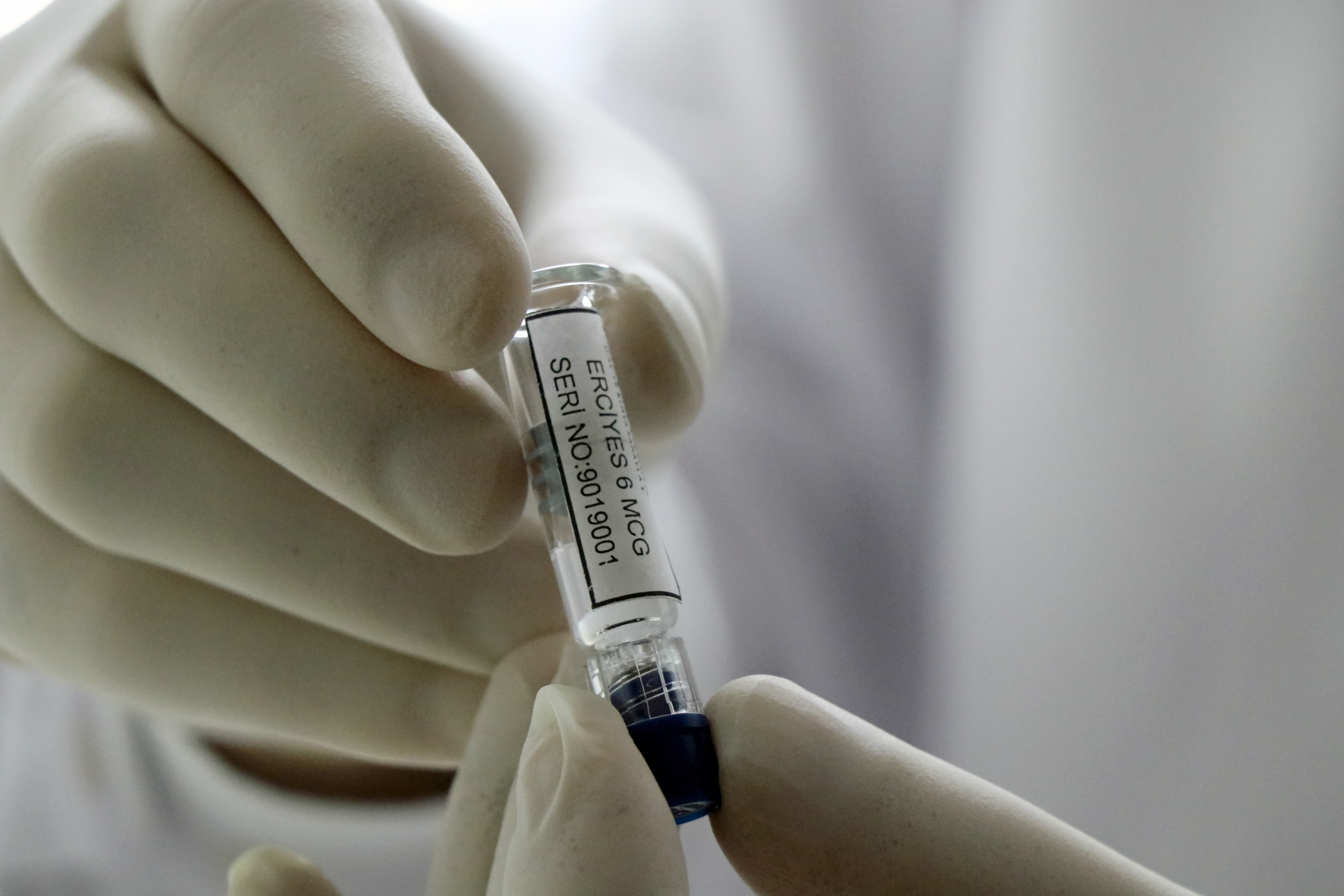A Pfizer Covid-vakcináját tesztelő önkéntesek „súlyos másnaposságra” panaszkodtak