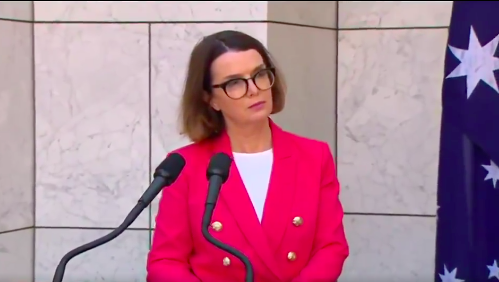 Nők a politikában: Az ausztrál családügyi miniszter bele sem kezdhetett, hogy érzi magát nőként a kormányban, azonnal félbeszakította a férfi miniszterelnök