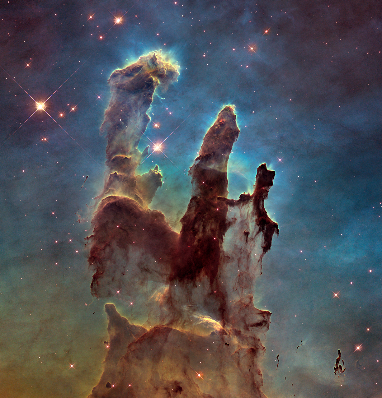 A képen az egyik legismertebb molekulafelhő, a Sas-ködben (M16) található "Teremtés oszlopai" láthatók a Hubble-űrteleszkóp felvételén, melyek nevüket a csillagok létrejöttében betöltött kulcsszerepük miatt kapták.