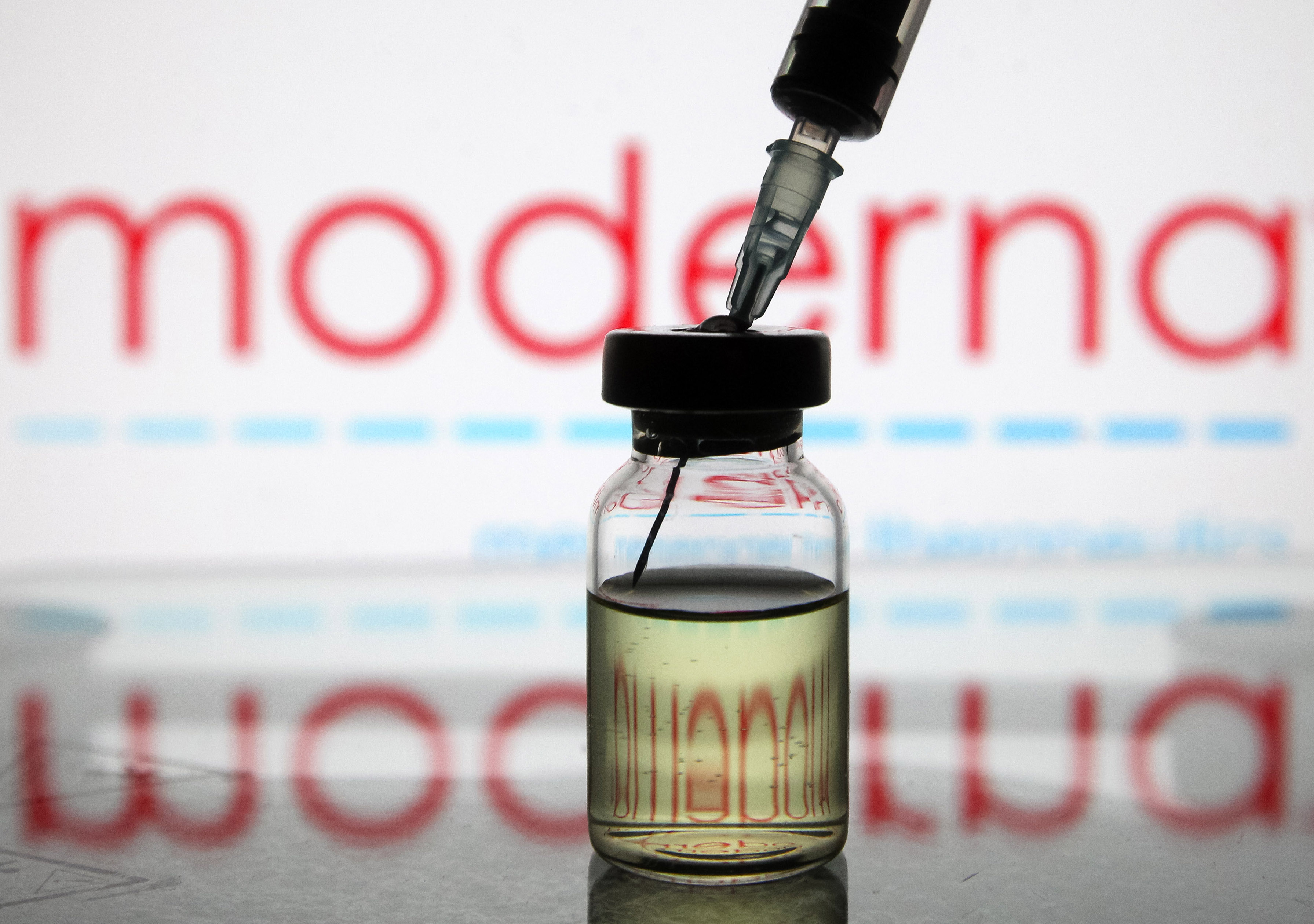 Az amerikai gyógyszerfelügyelet támogatja a Moderna vakcina gyorsított engedélyezését