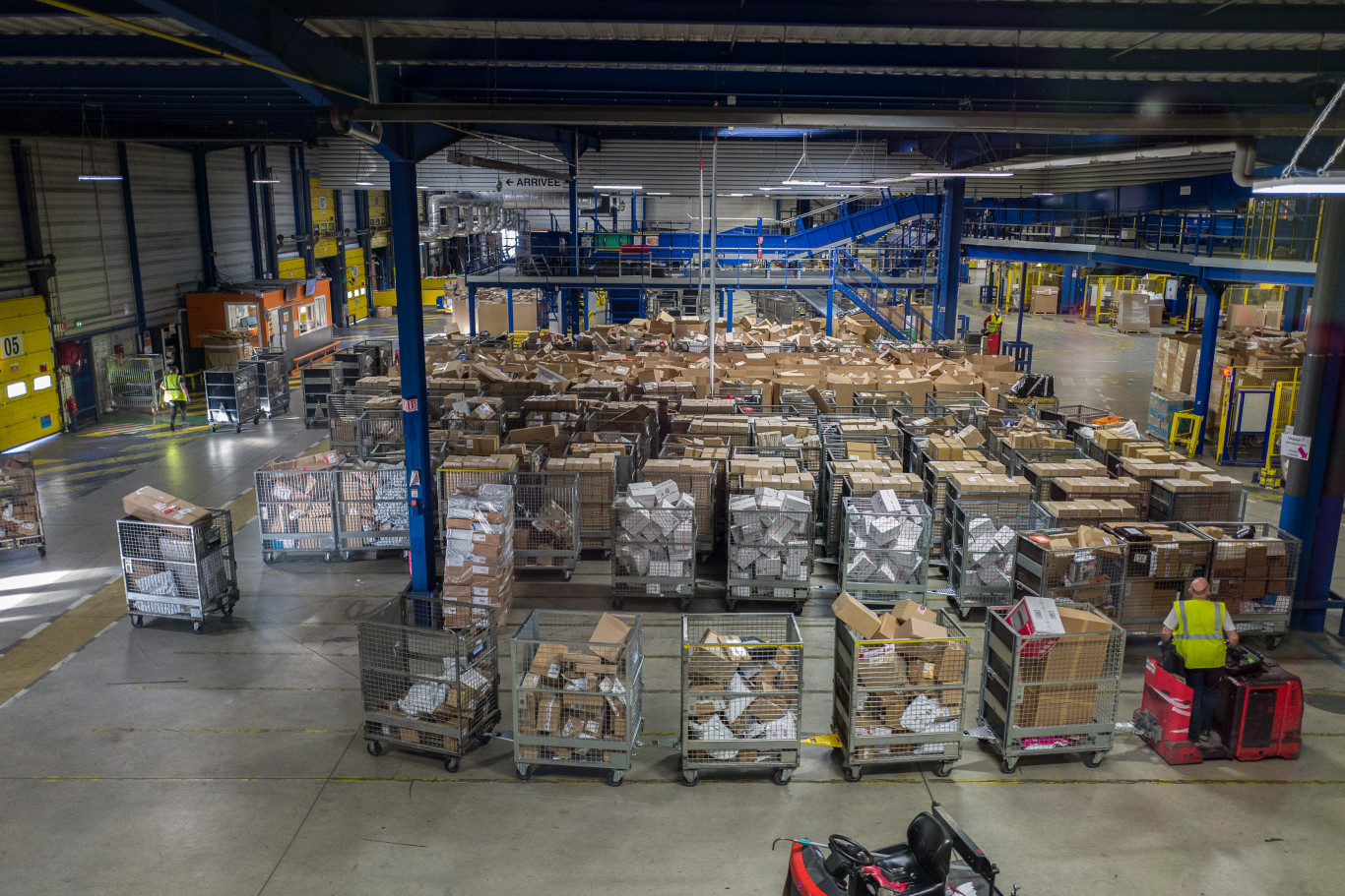 Rengeteget vackot vettünk tavaly külföldről, több mint 200 millió kiscsomagot vámkezelt a NAV