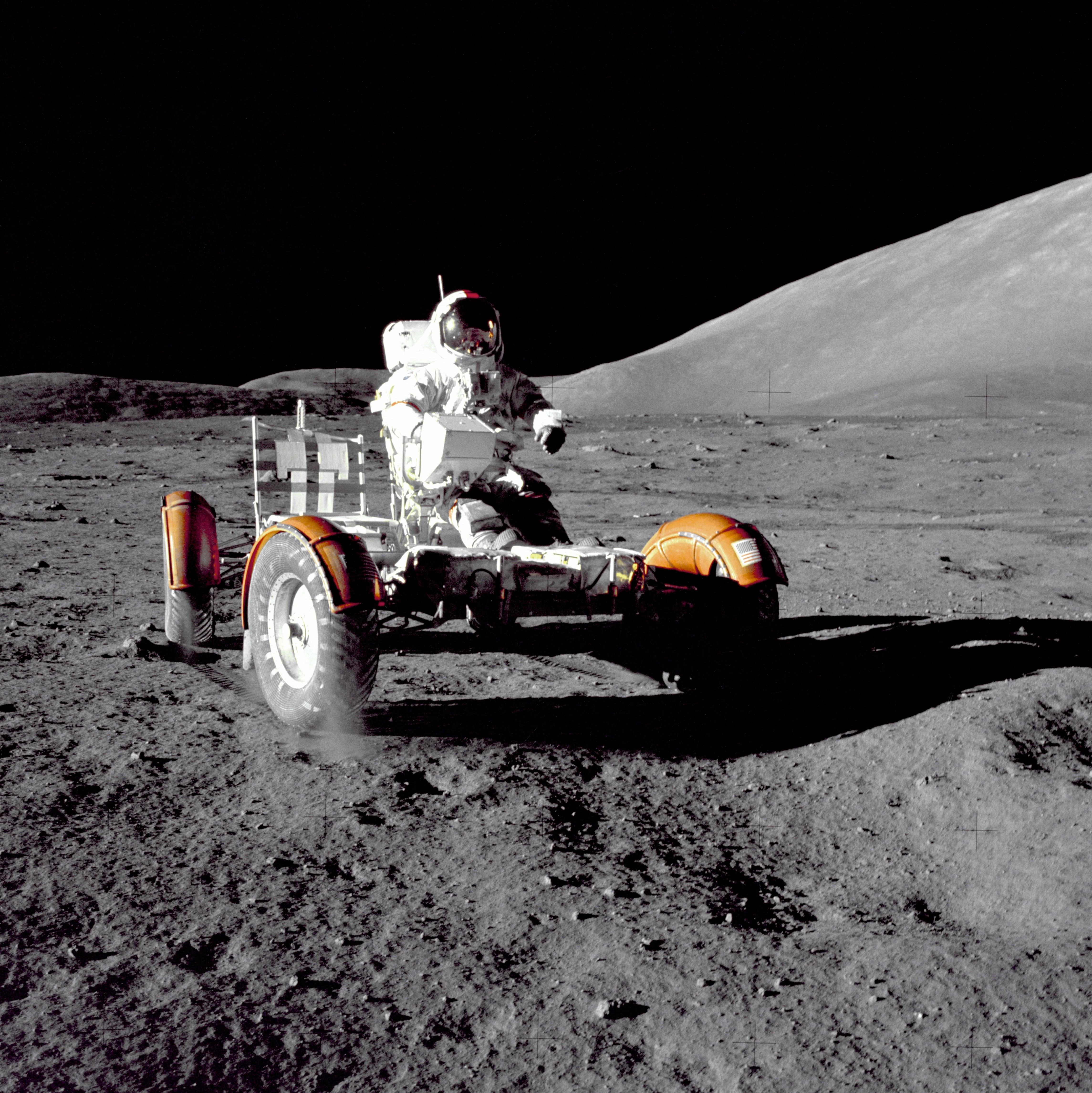 Gene Cernan teszteli a holdjárót 1972. december 11-én