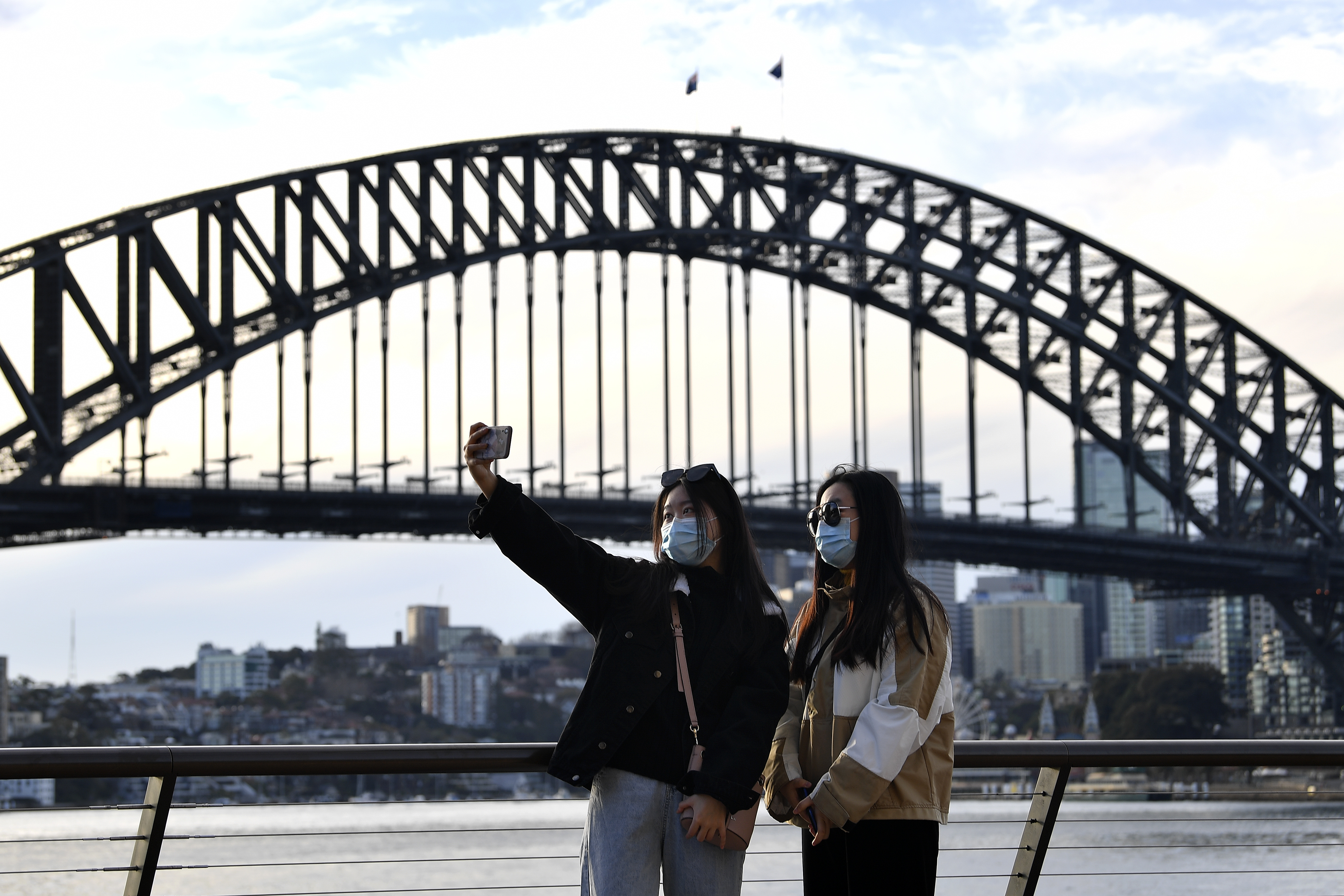 Sydneyben 17 új covidos esetet találtak, emiatt 250 ezer embernek kell otthon maradnia