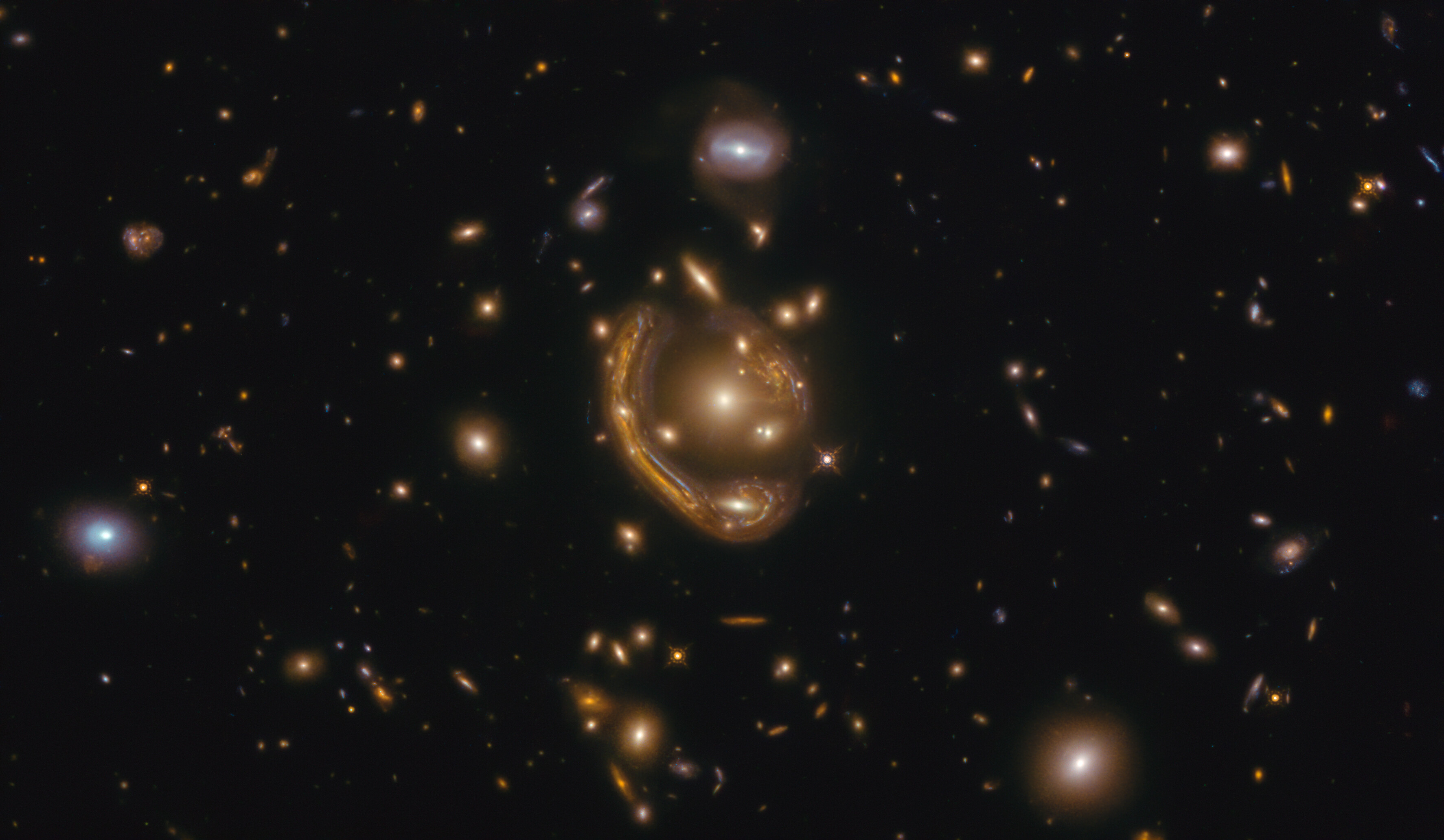 Pazar felvételt készített a Hubble egy Einstein-gyűrűről