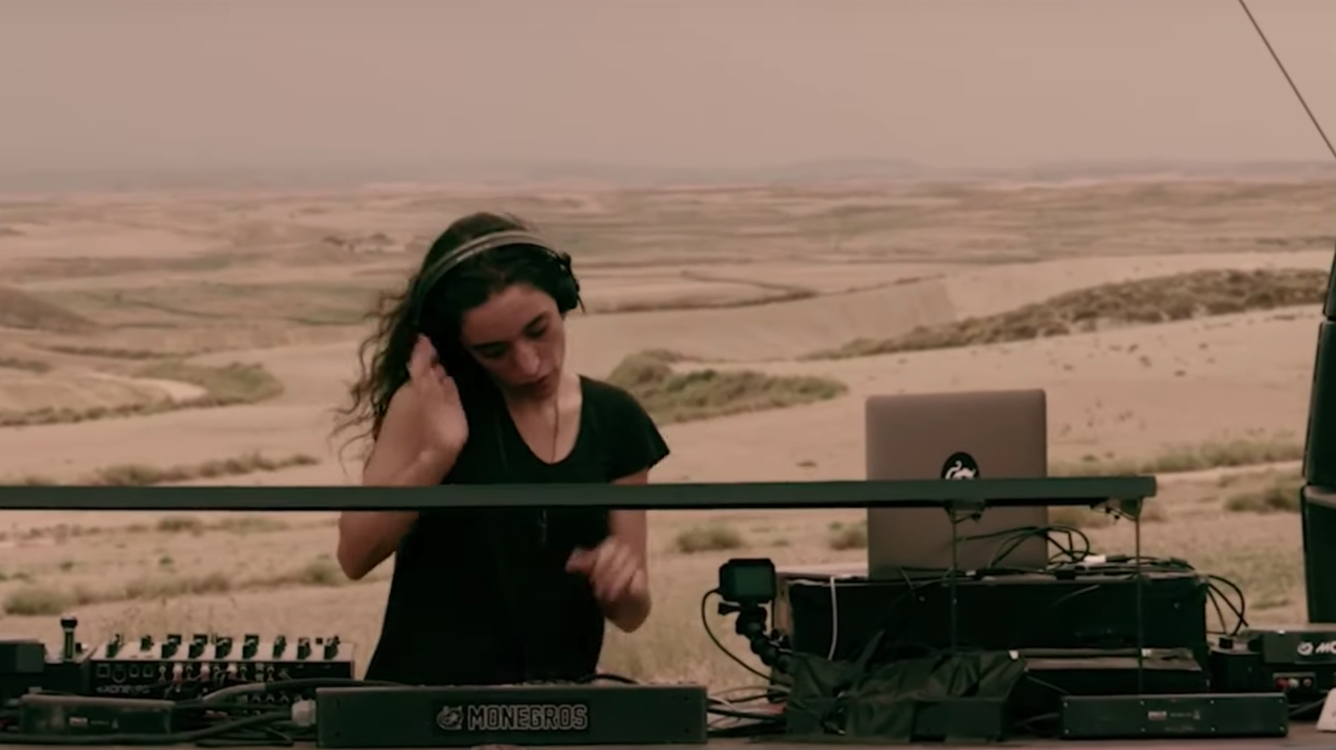 Letartóztatták Palesztina első női DJ-jét, miután egy mauzóleumban tartott bulit