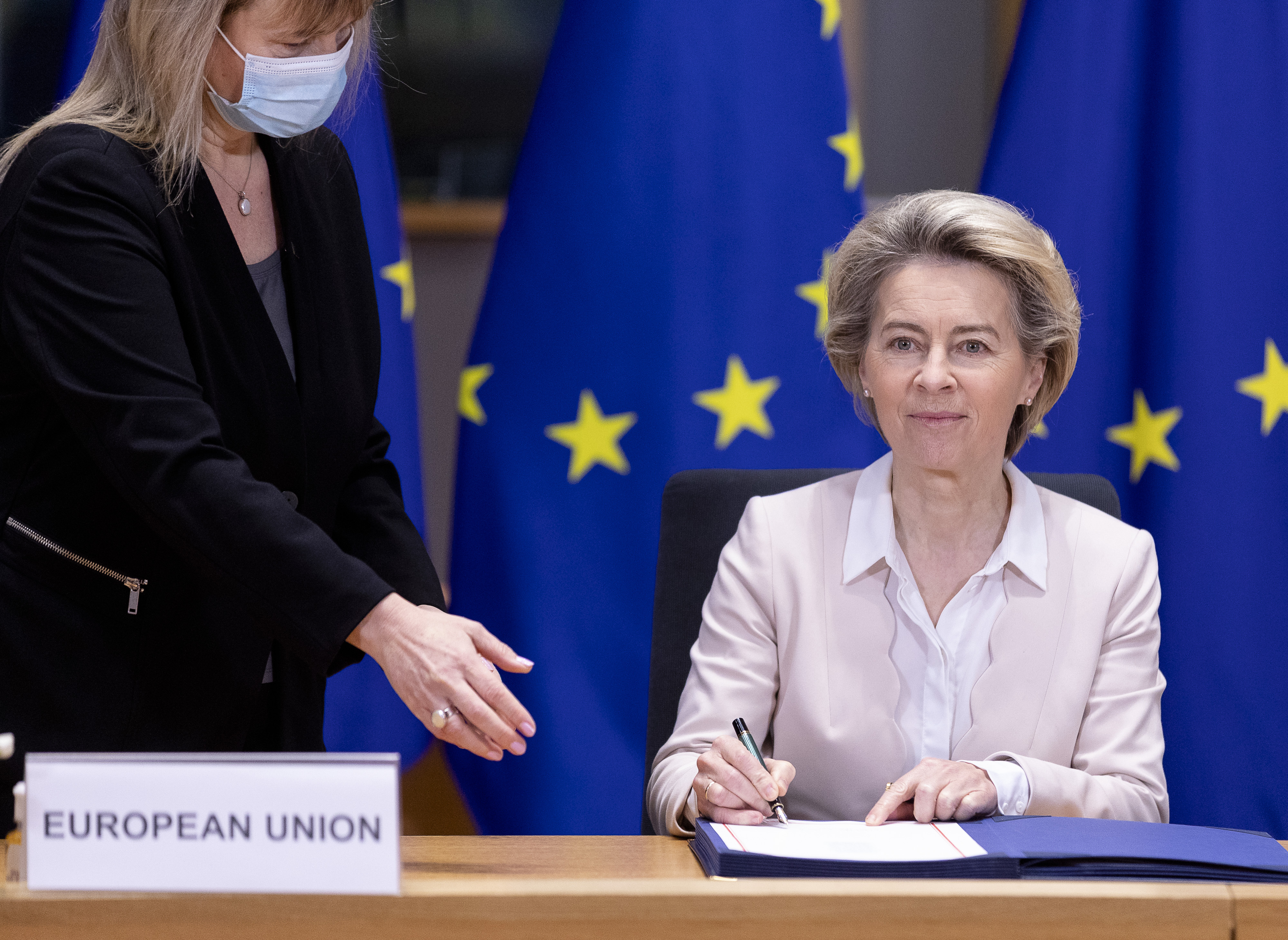 Ursula von der Leyen: az AstraZeneca kilencmillió adaggal több vakcinát szállít az Európai Uniónak, mint ígérték
