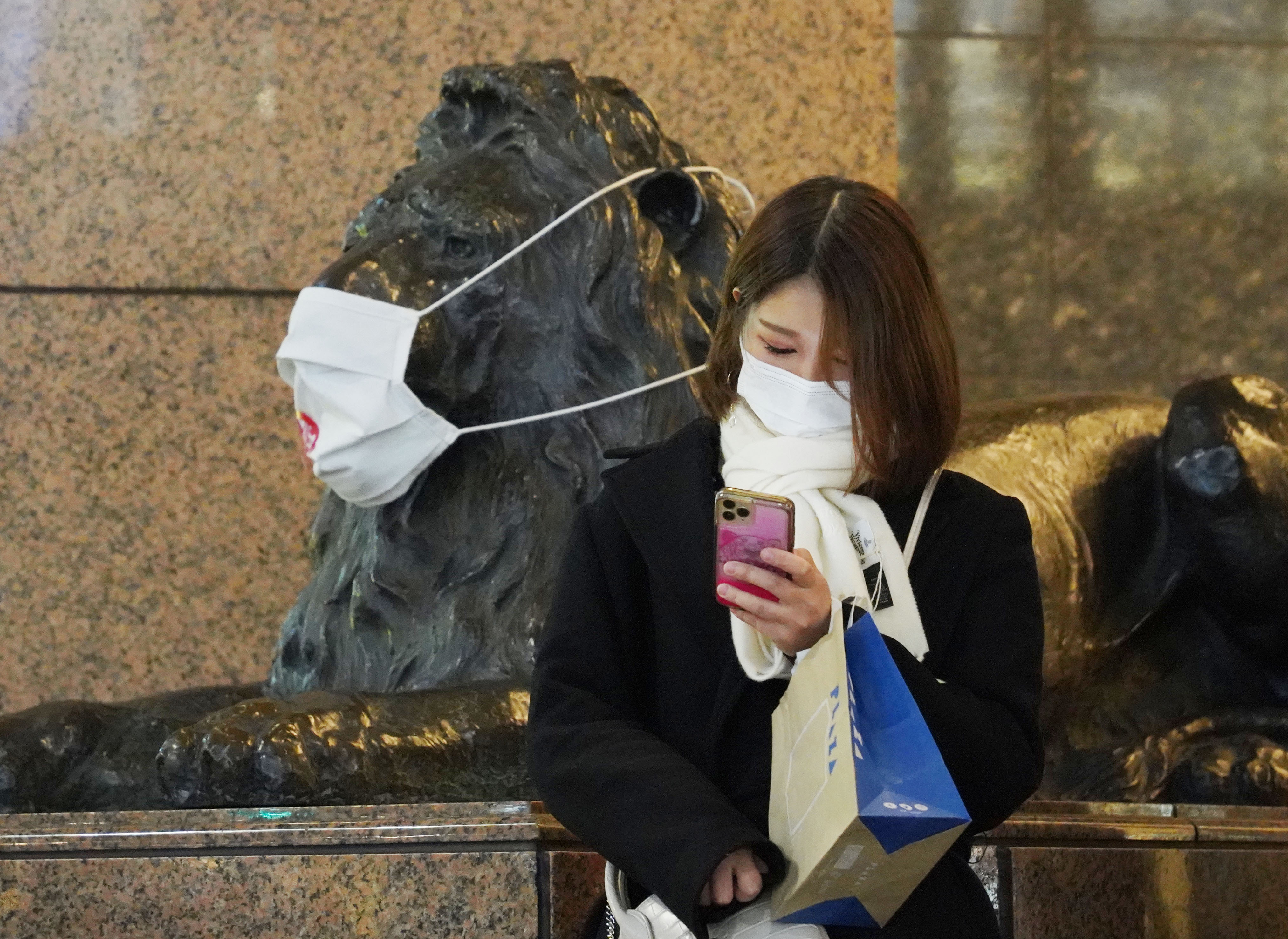 Rendkívüli állapotot hirdettek Tokióban a járvány berobbanása miatt 