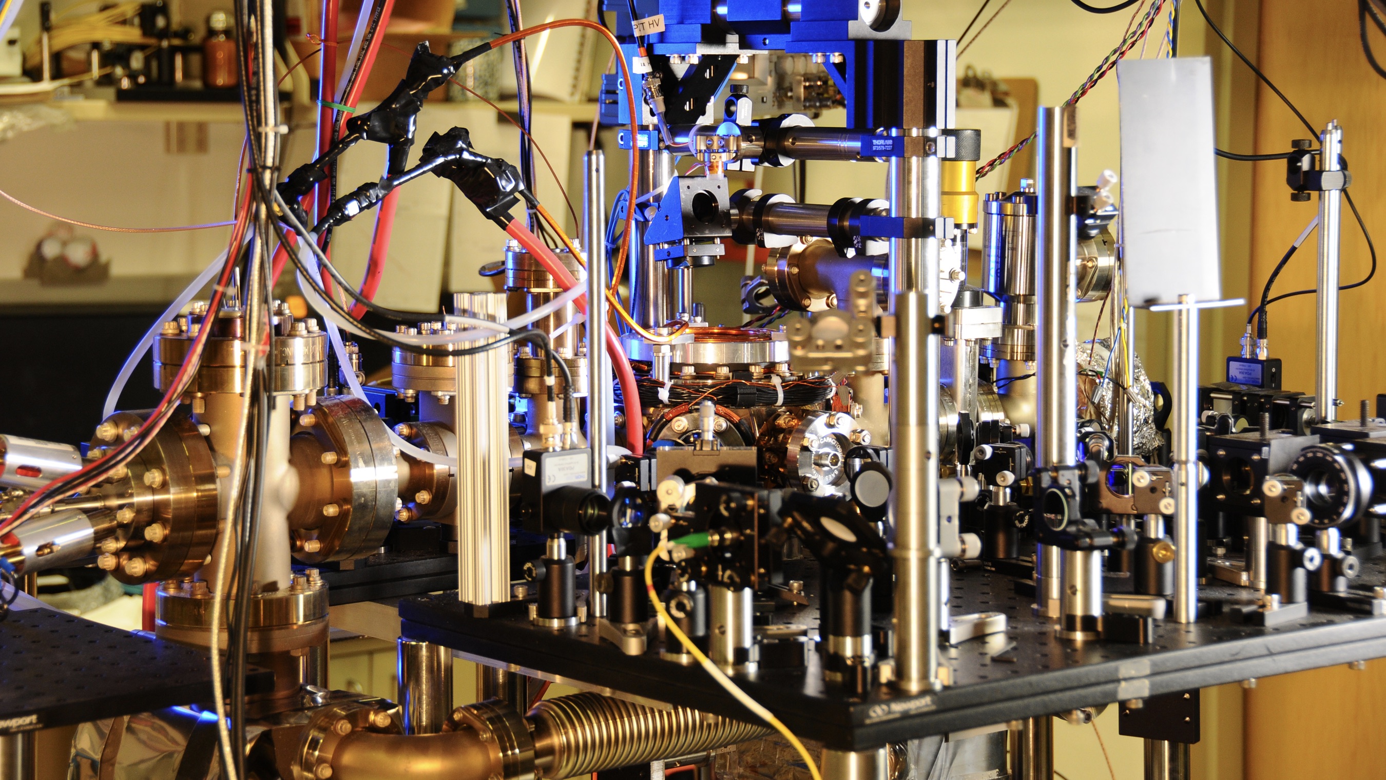 A National Institute of Standards and Technology laboratóriumában található itterbiumalapú atomóra.