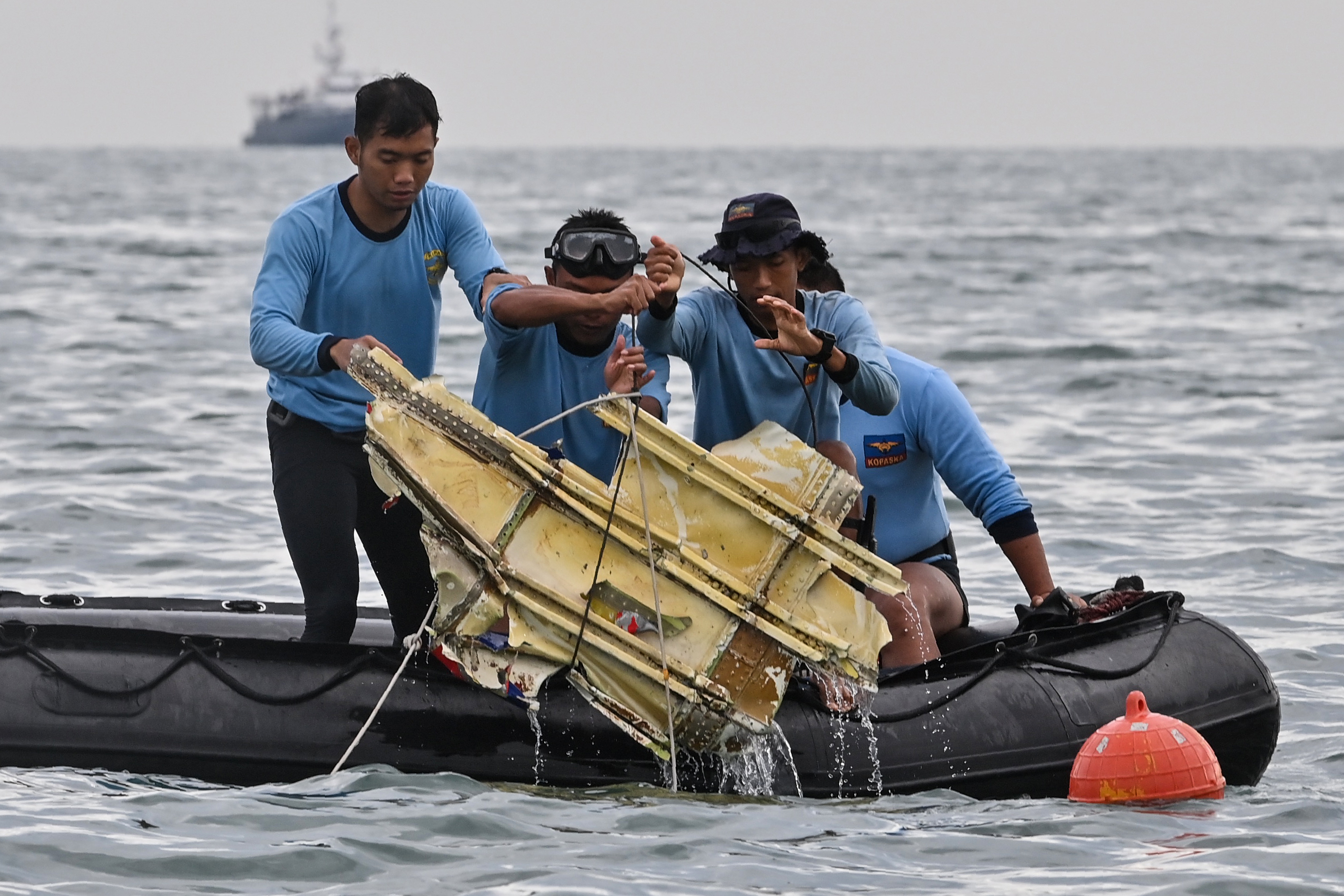 Megtalálták a szombaton lezuhant indonéz utasszállító feketedobozait