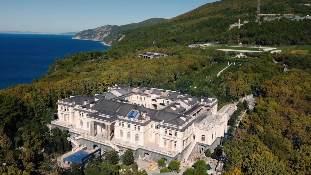 Putyin megnyugtatott mindenkit, nem az övé az 1,3 milliárd dolláros Fekete-tengeri palota
