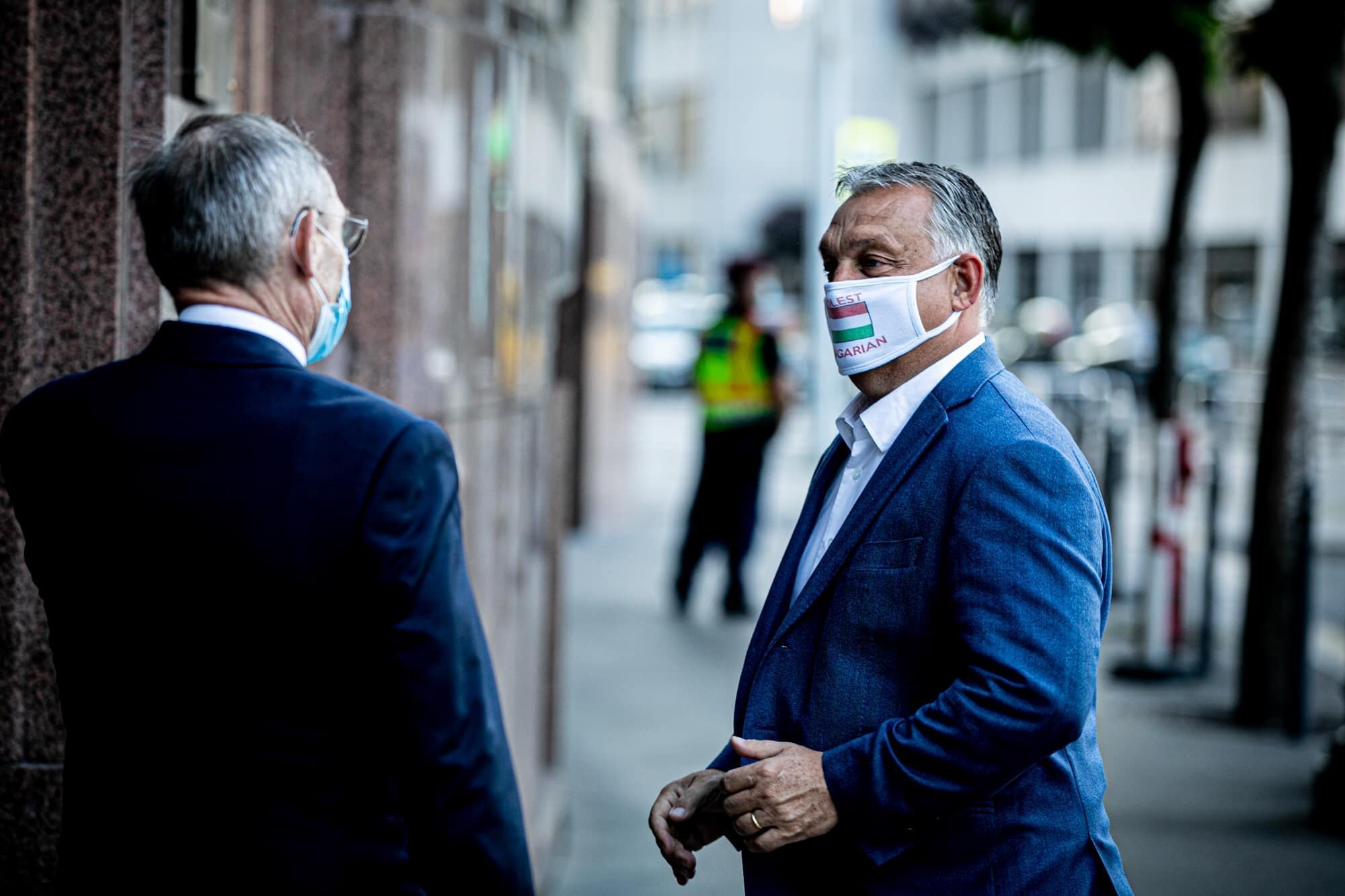 Orbán Viktor maszkban
