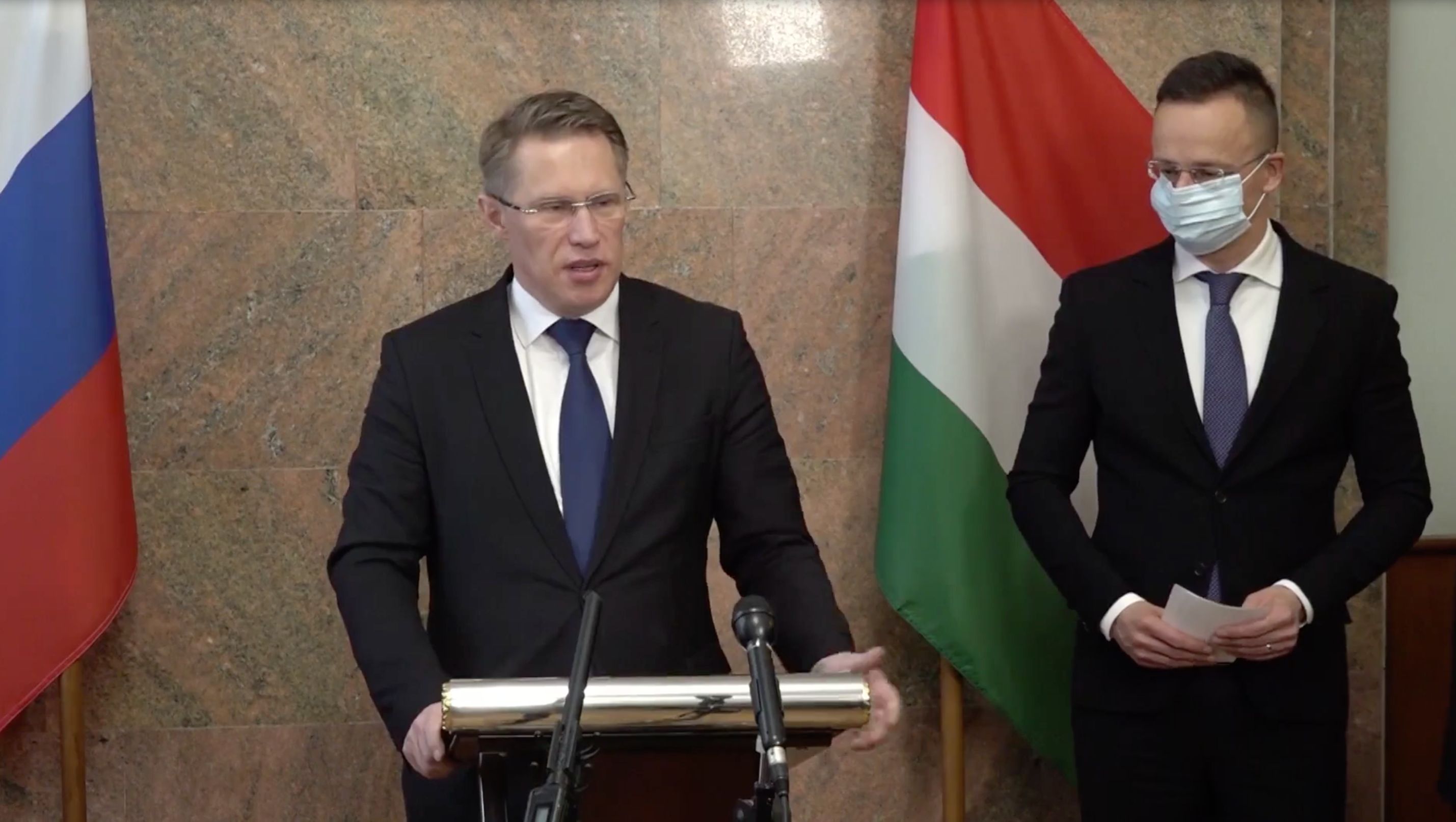 Szijjártó: Magyarország három ütemben vásárol nagy mennyiségű oltóanyagot Oroszországtól