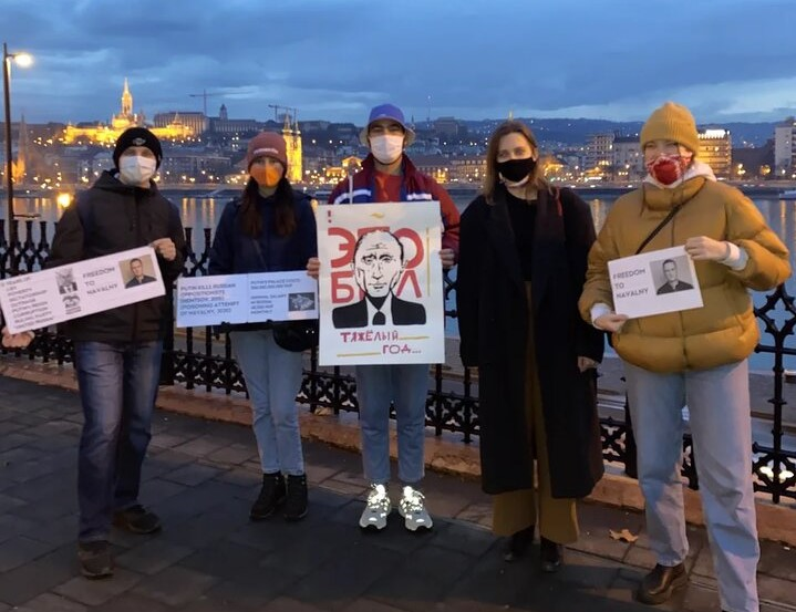 Putyin ellen tüntetett volna a budapesti orosz nagykövetség előtt, de a rendőrség még az egyfős tüntetést sem engedélyezte