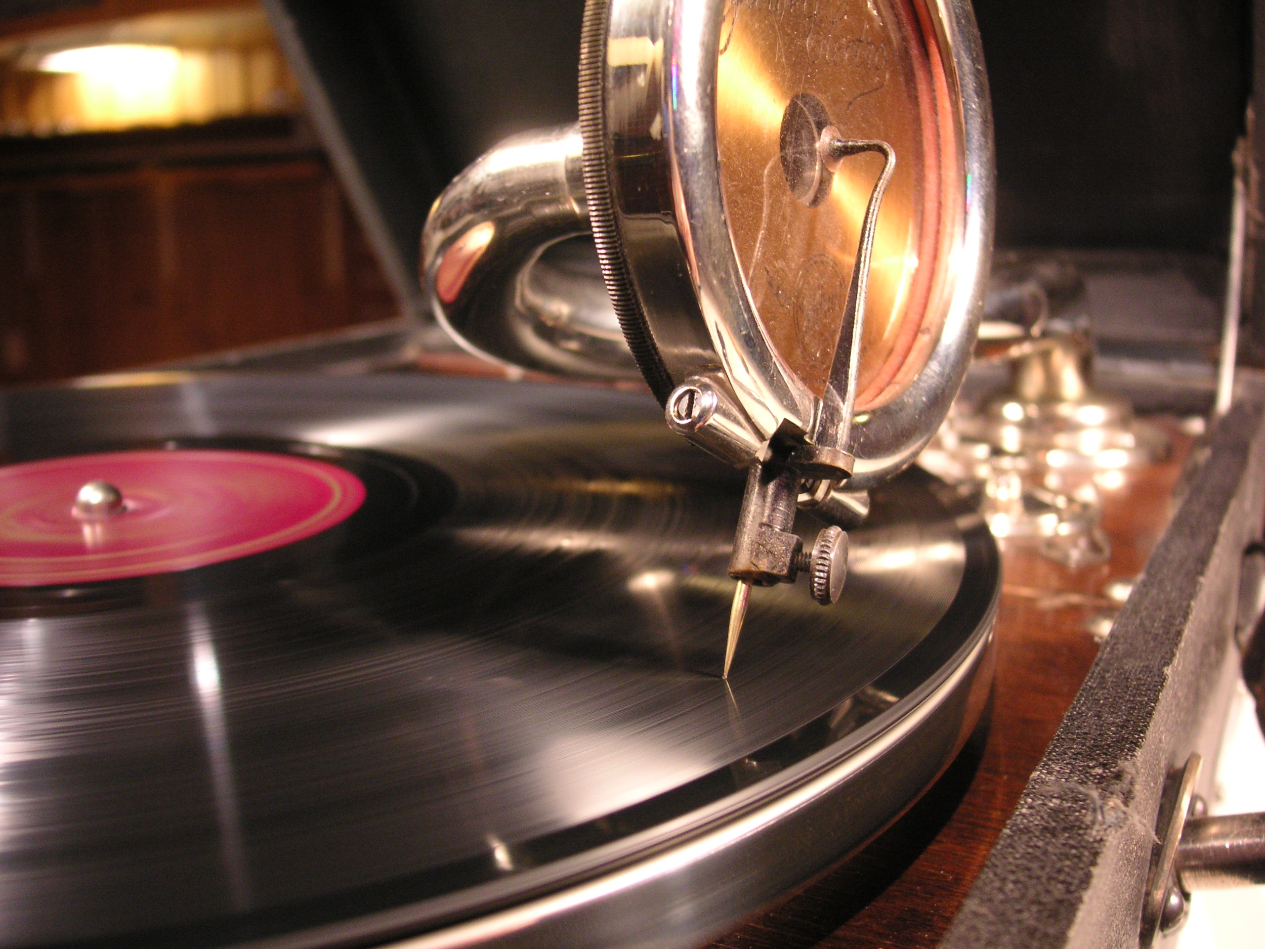 Évszázados gramofonlemezek is meghallgathatók az Országos Széchényi Könyvtár legújabb online adatbázisában