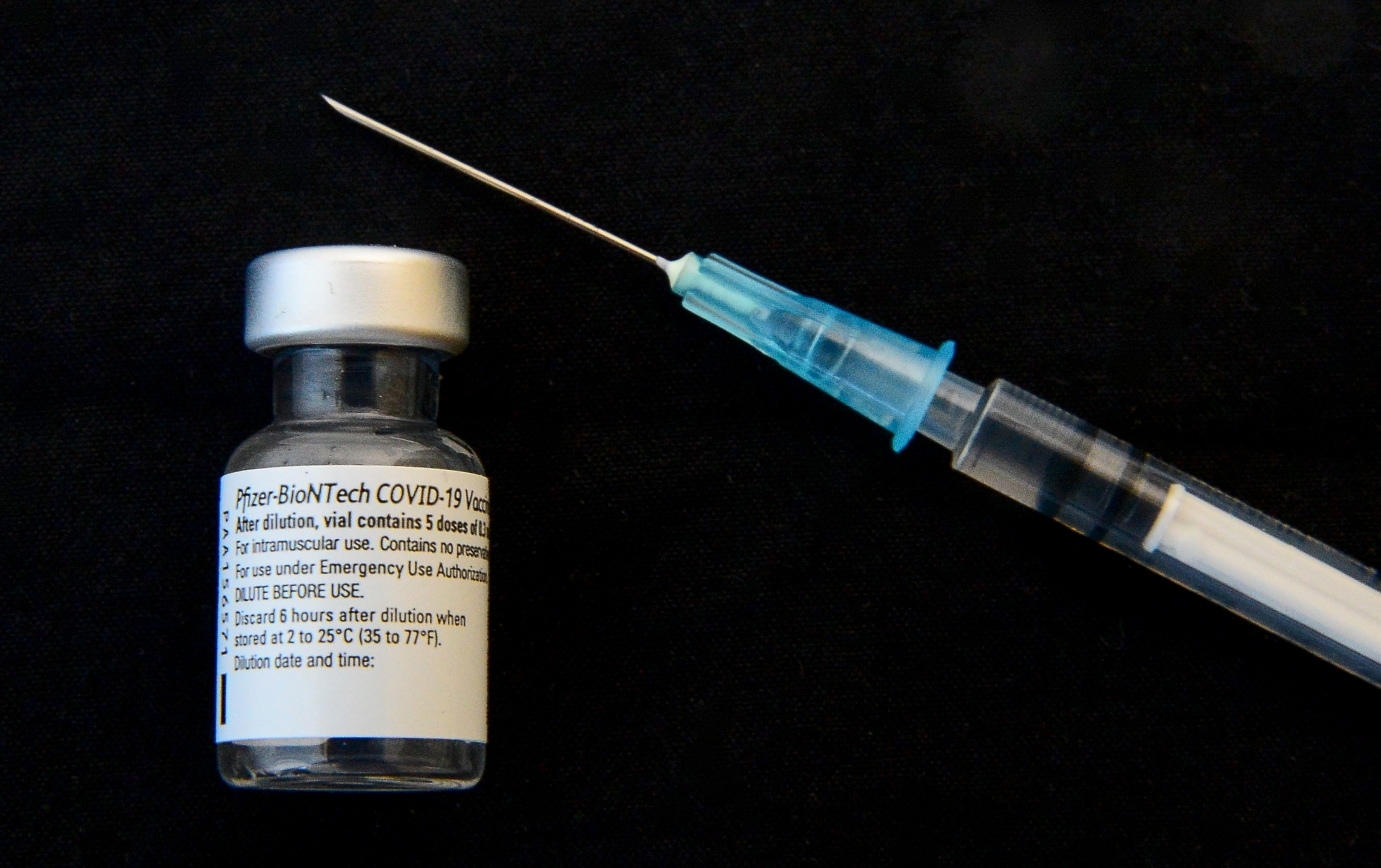 A Sanofi segítséget nyújt a Pfizer-vakcinák gyártásában