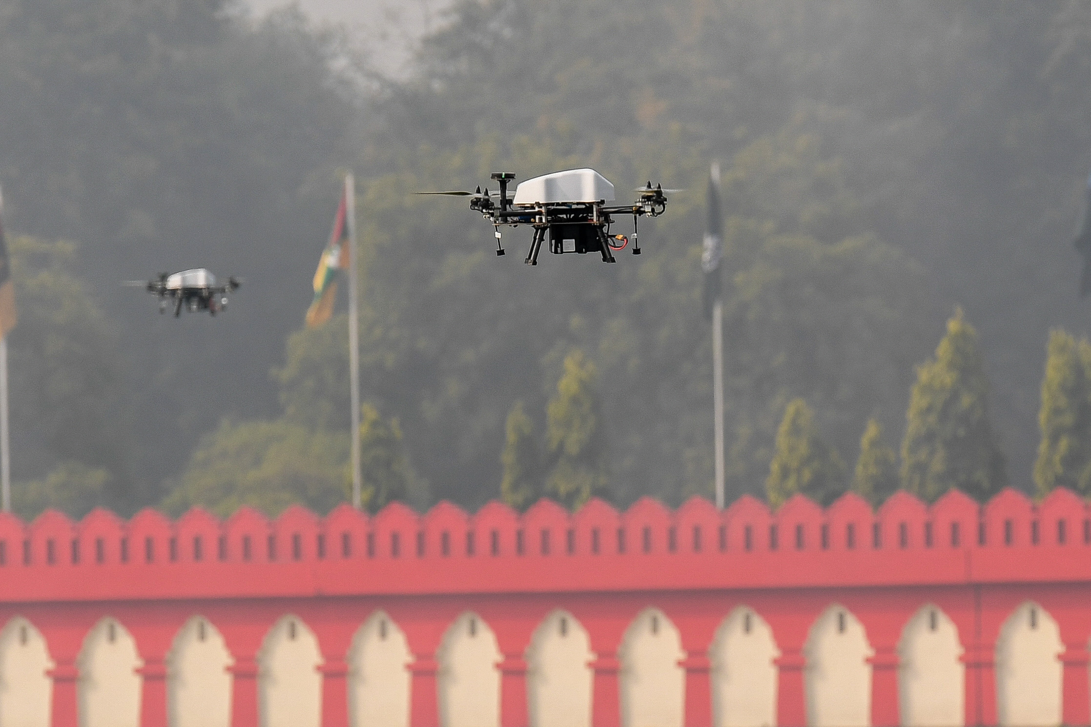 Támadó harci drónraj tagjai Új-Delhiben január 15-én az indiai hadsereg napján