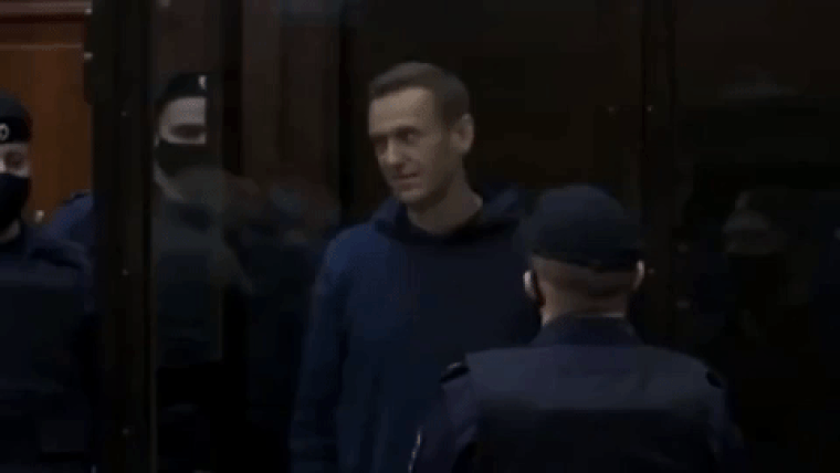 Ezzel az ujjmozdulattal bizonyította be Alekszej Navalnij, hogy jelenleg kevesen értik nála jobban az internetet
