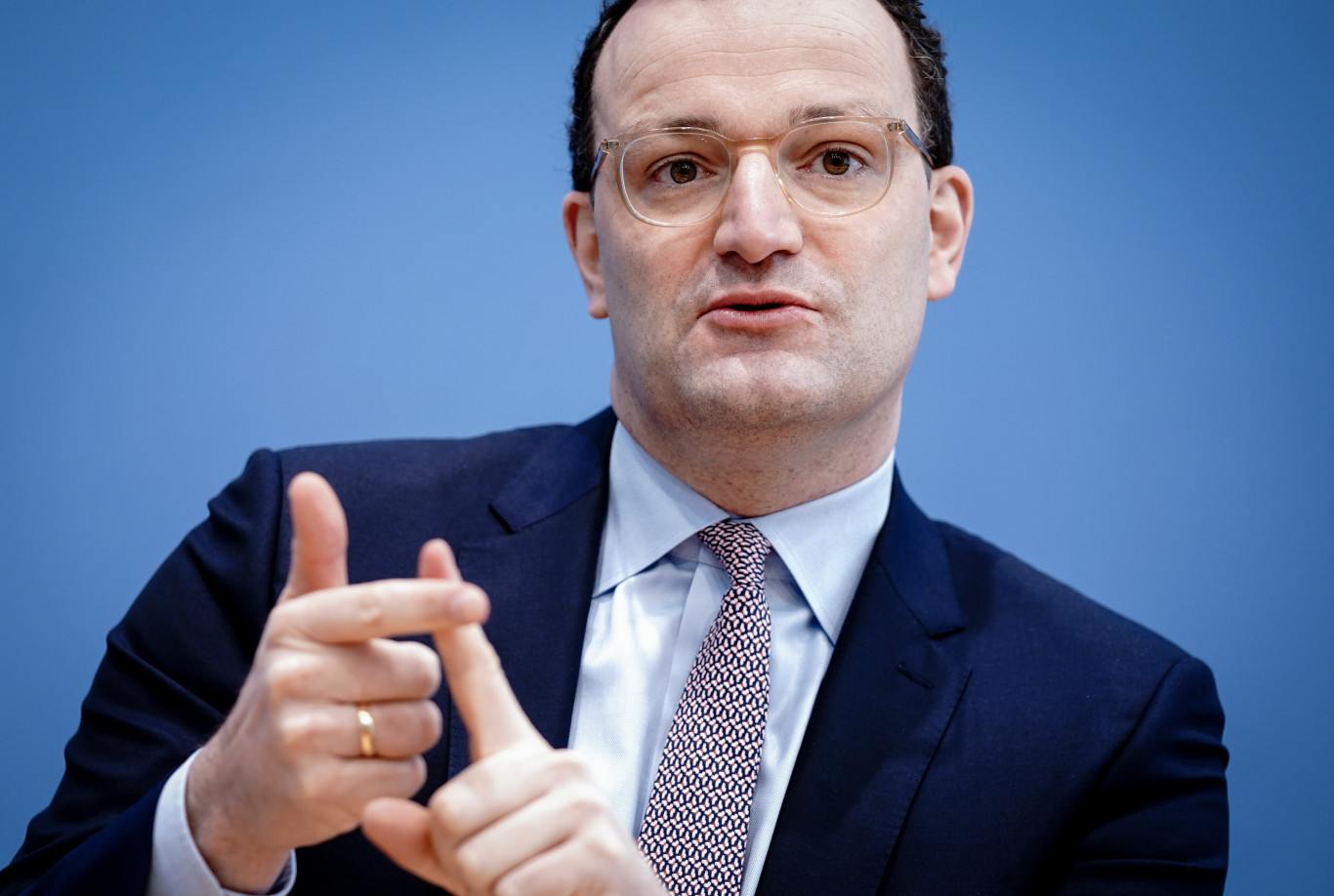 Belebukott a CDU frakcióvezetője a béranyabotrányba
