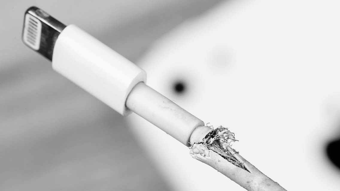 Az Apple szabadalmaztatott egy töltőkábelt, ami talán nem fog egy év alatt szétfoszlani