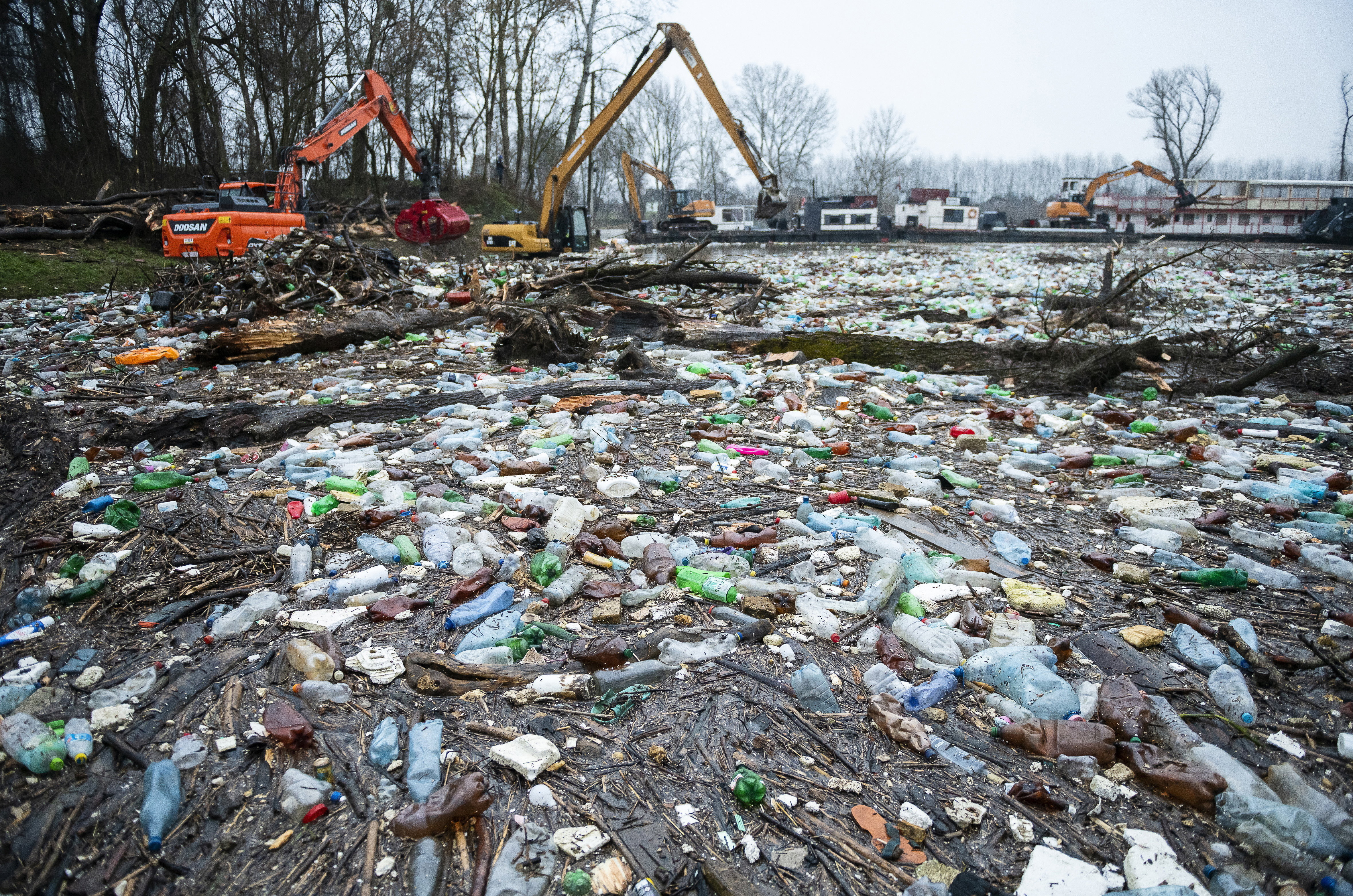 3000-nél is több hulladékkal szennyezett területet azonosítottak a Tisza forrásától a torkolatáig