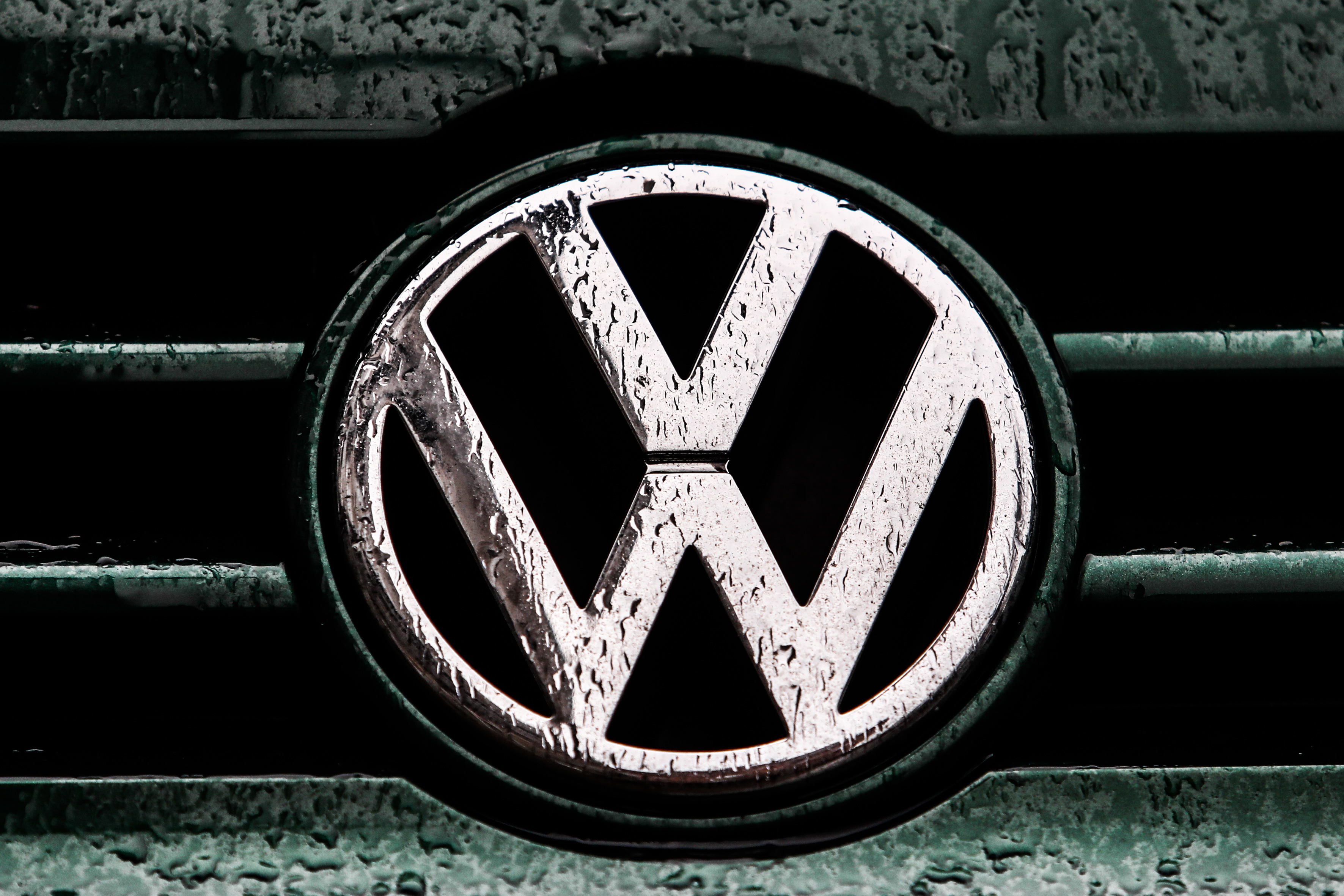 875 millió euróra büntette az EU a Volkswagent és a BMW-t a károsanyag-kibocsátás körüli kartellezés miatt