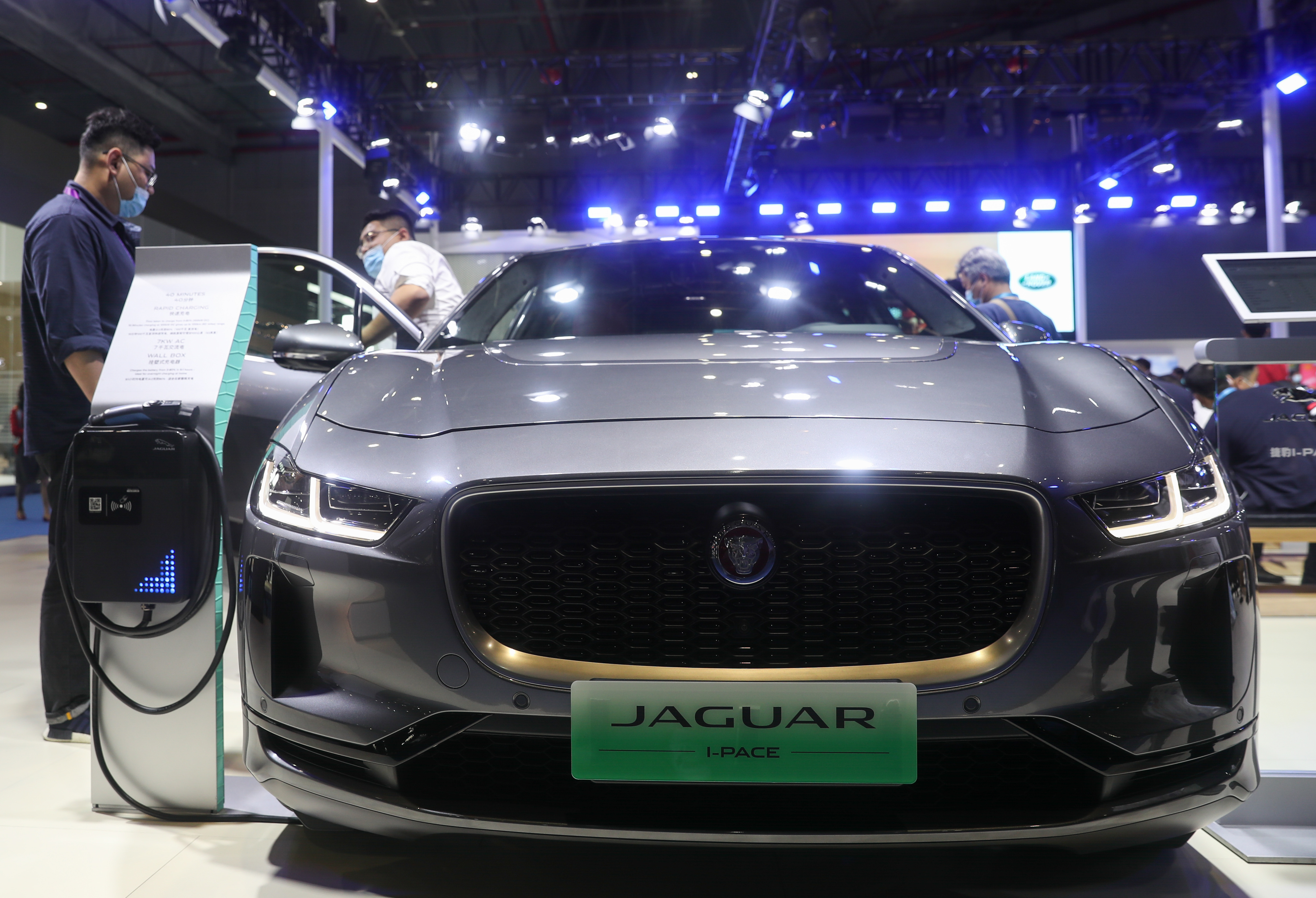 Teljesen átáll a villanyautók gyártására a Jaguar