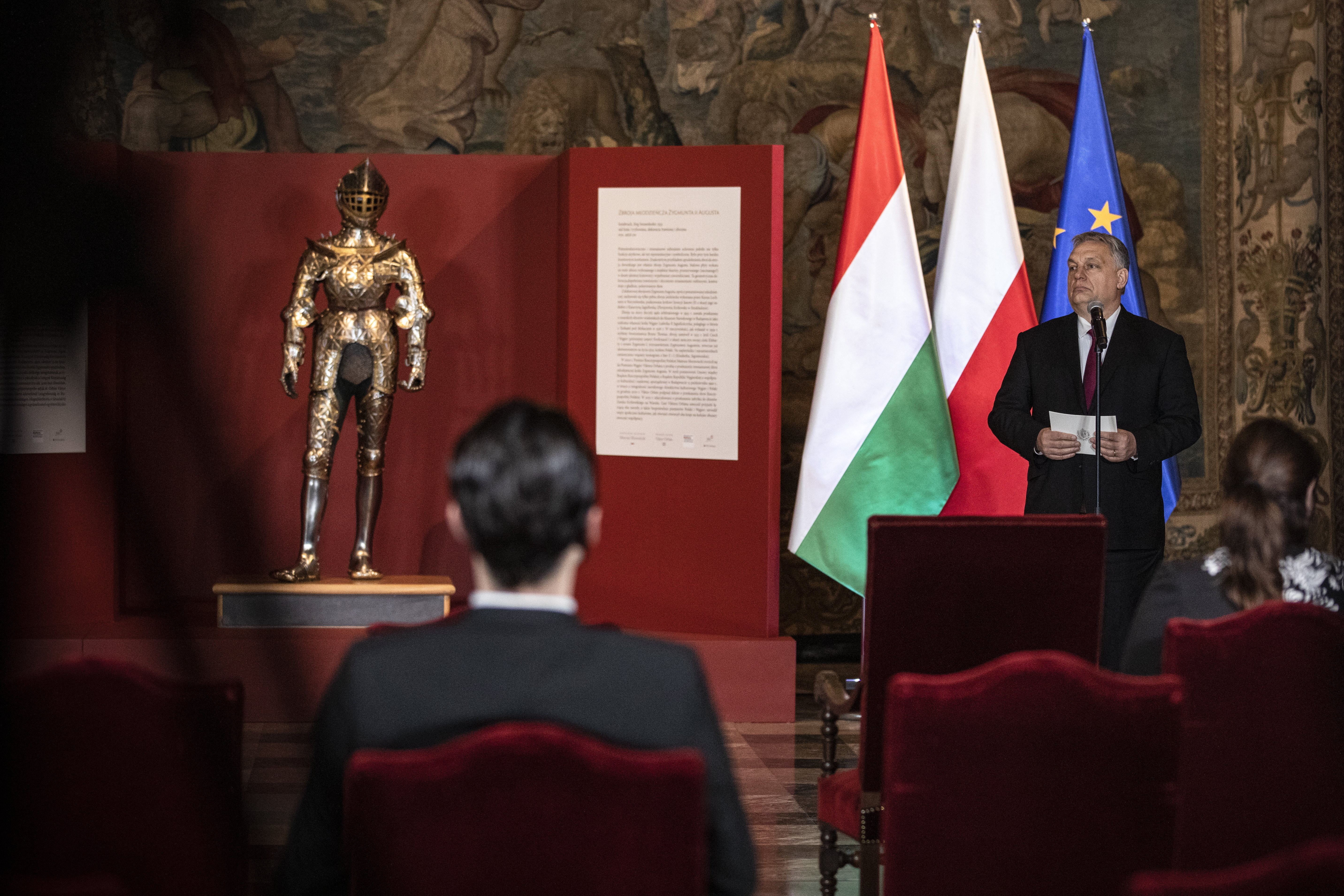 Orbán megköszönte Lengyelországnak, hogy Magyarország eddig őrizhette II. Zsigmond Ágost király gyerekpáncélját