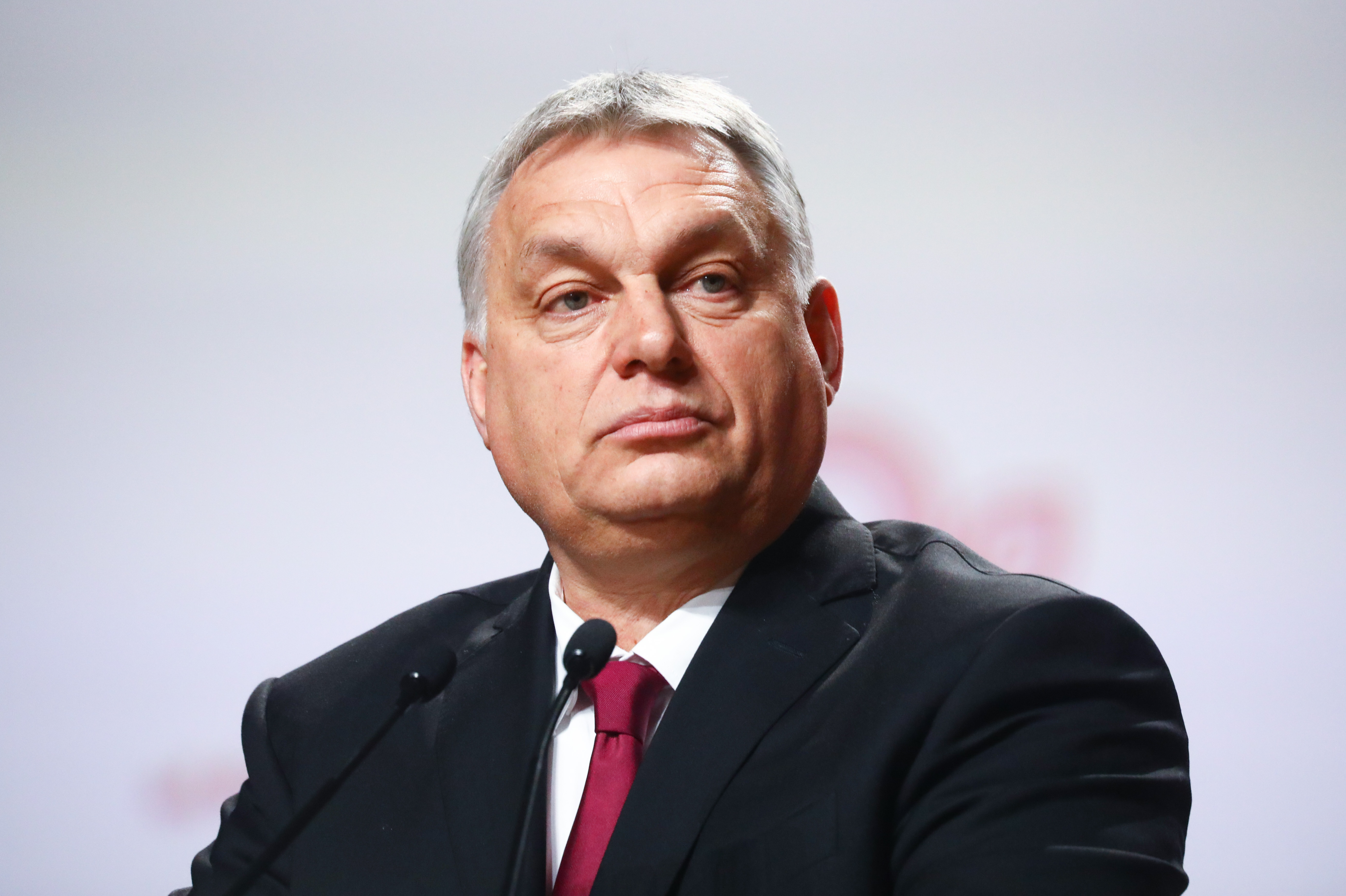 Feljelentették Orbán Viktort és társait Kriza Ákos temetése miatt