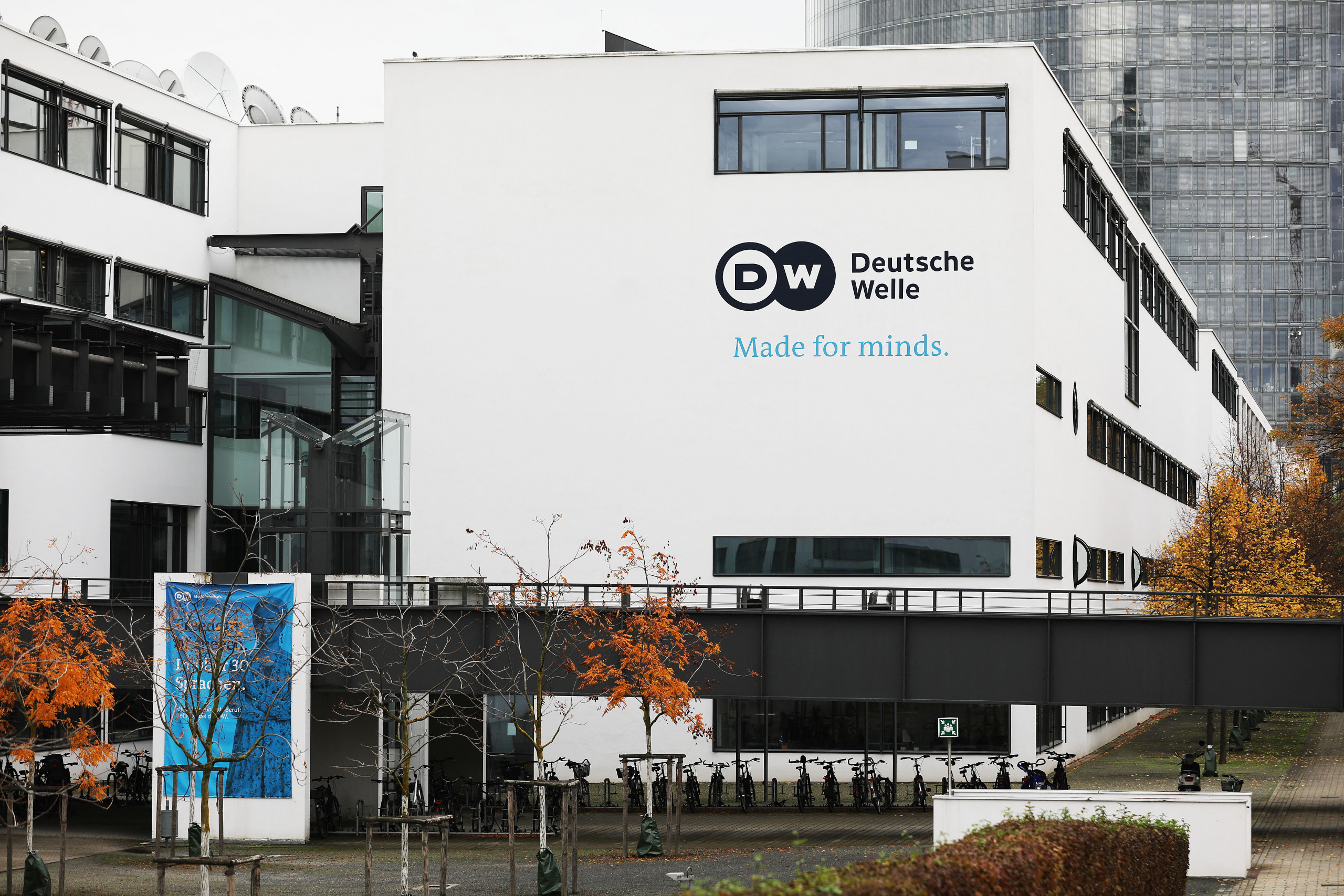 Чей канал dw. Штаб-квартира Deutsche Welle. Офис закрыт. Корпункт Deutsche Welle. Офис телеканала Deutsche Welle.