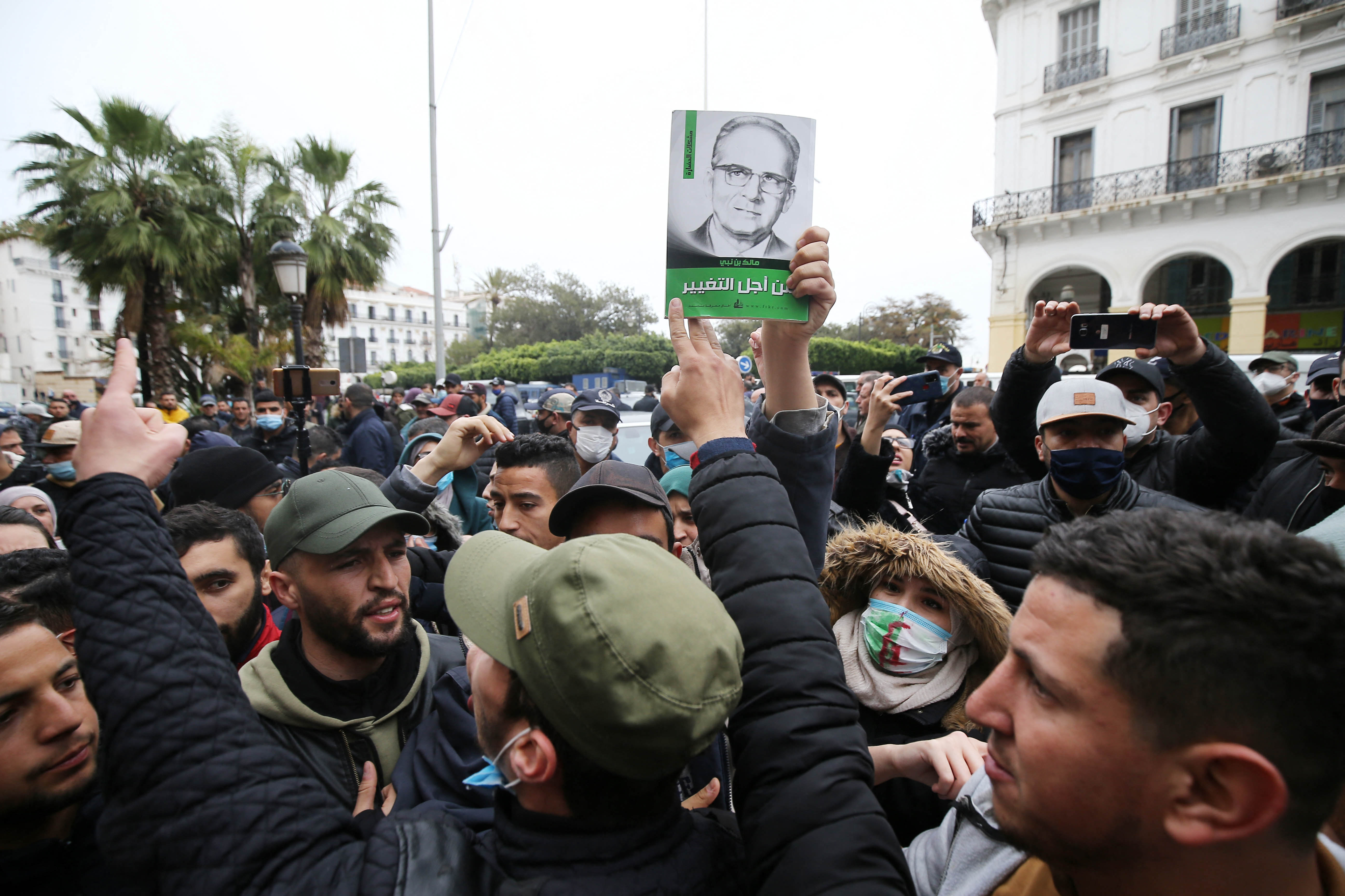 Rohamrendőrök oszlatták fel az újabb algíri tüntetést