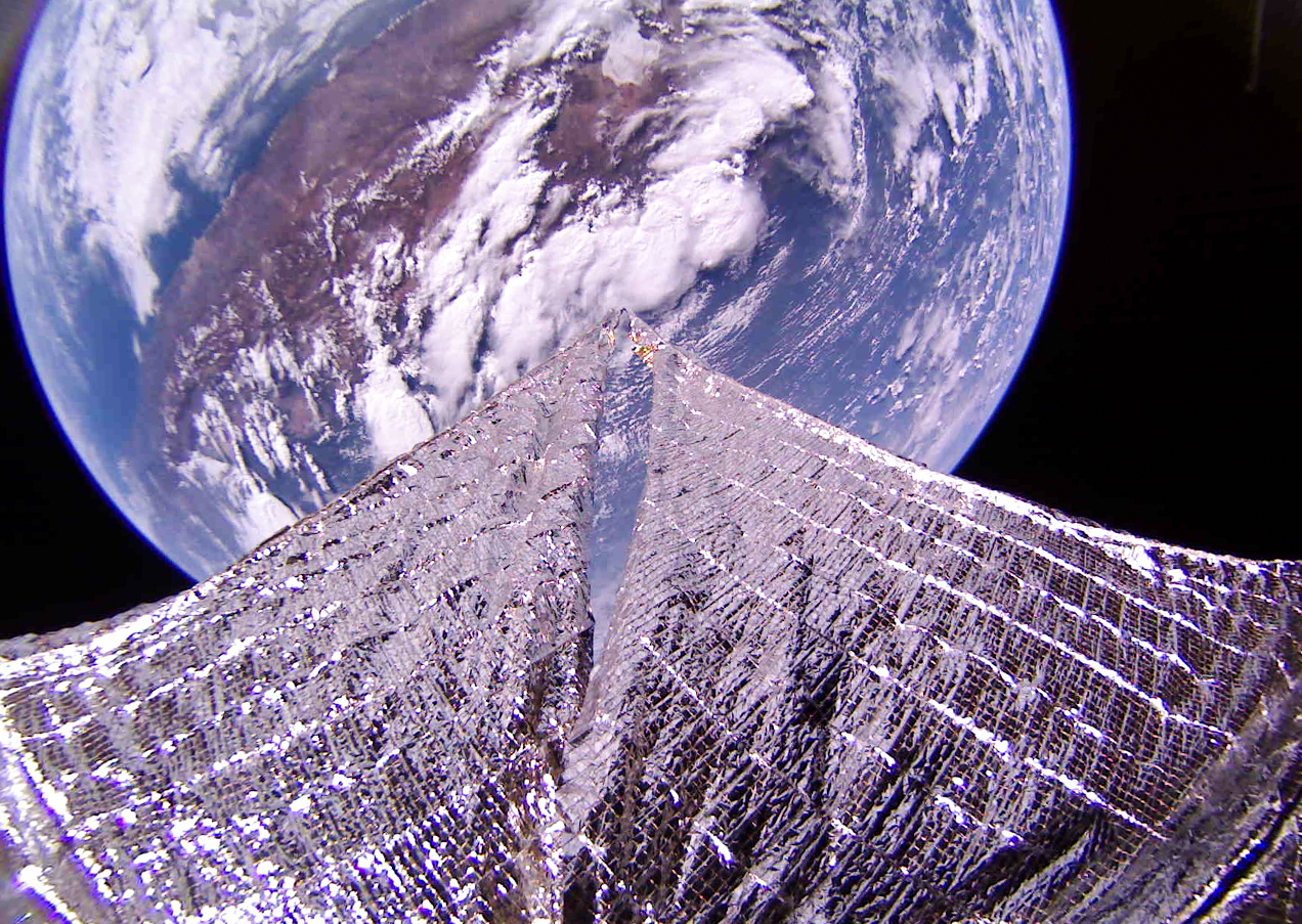 A LightSail-2 műhold vitorlája Chile felett.